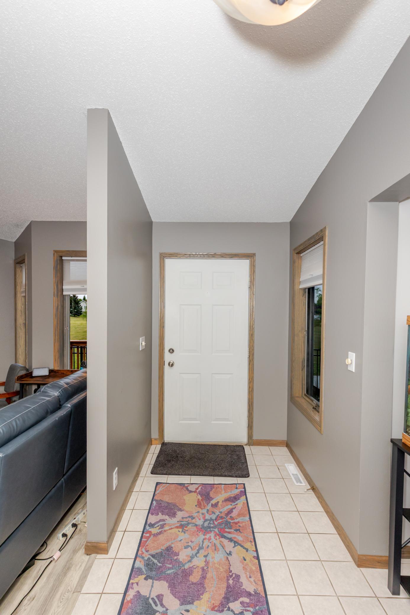 1995 townhouse for sale at 3230 35th Avenue S in Fargo, ND — 4 bed, 3 bath (photo 4 of 56)