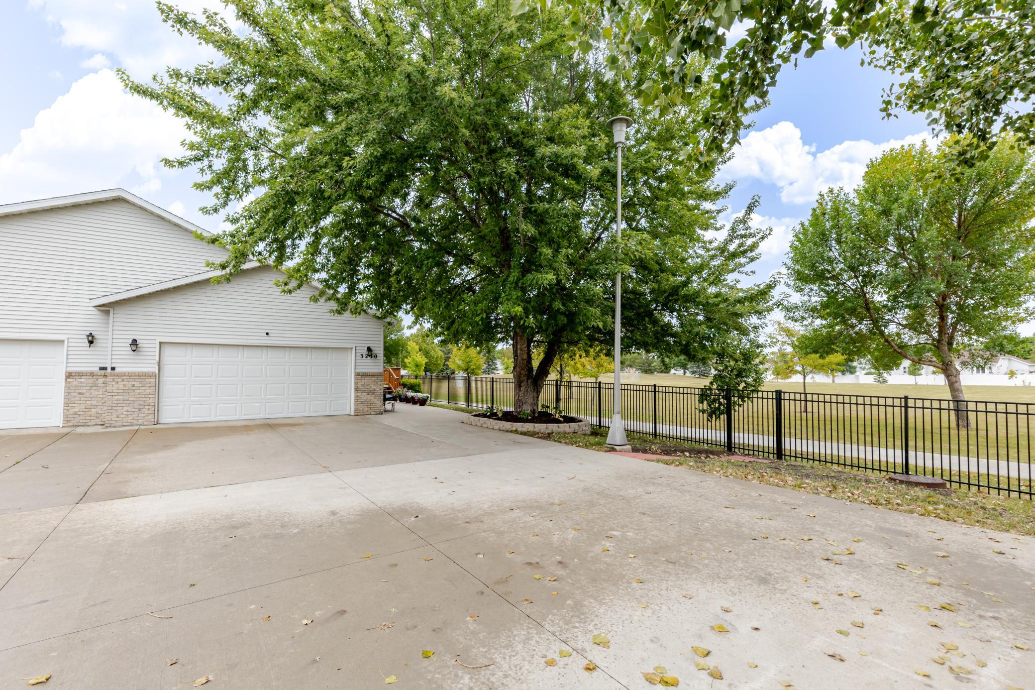 1995 townhouse for sale at 3230 35th Avenue S in Fargo, ND — 4 bed, 3 bath (photo 49 of 56)
