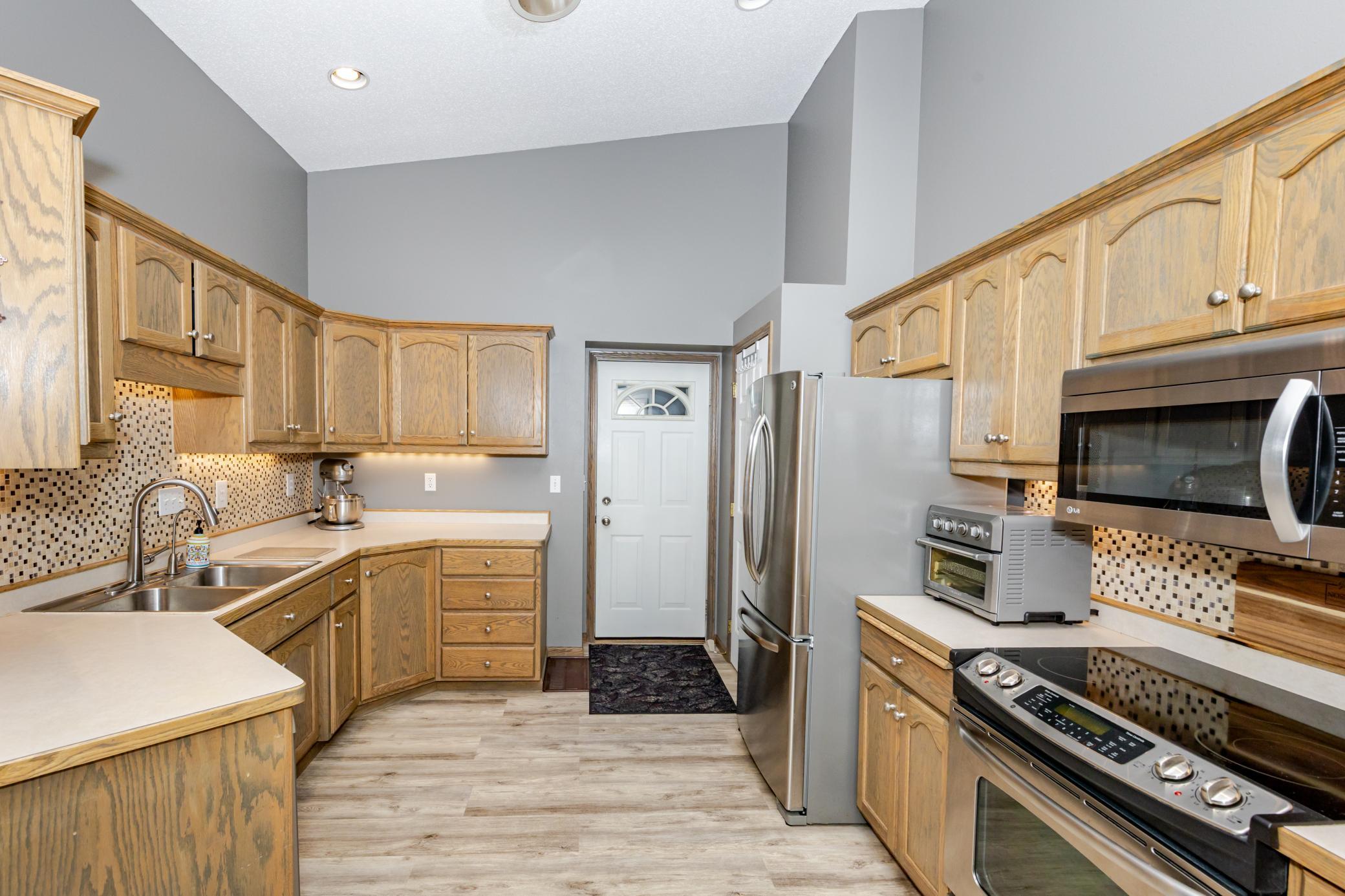 1995 townhouse for sale at 3230 35th Avenue S in Fargo, ND — 4 bed, 3 bath (photo 10 of 56)