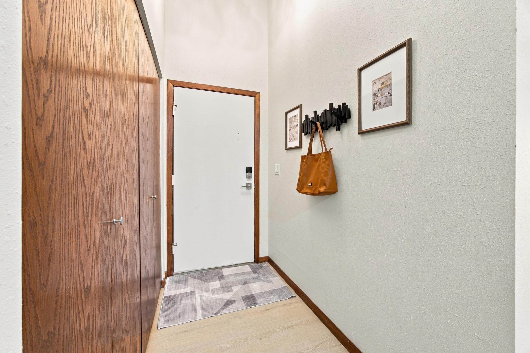 1977 condo for sale at 3237 17th Avenue S, Unit 204 in Fargo, ND — 2 bed, 2 bath (photo 2 of 32)