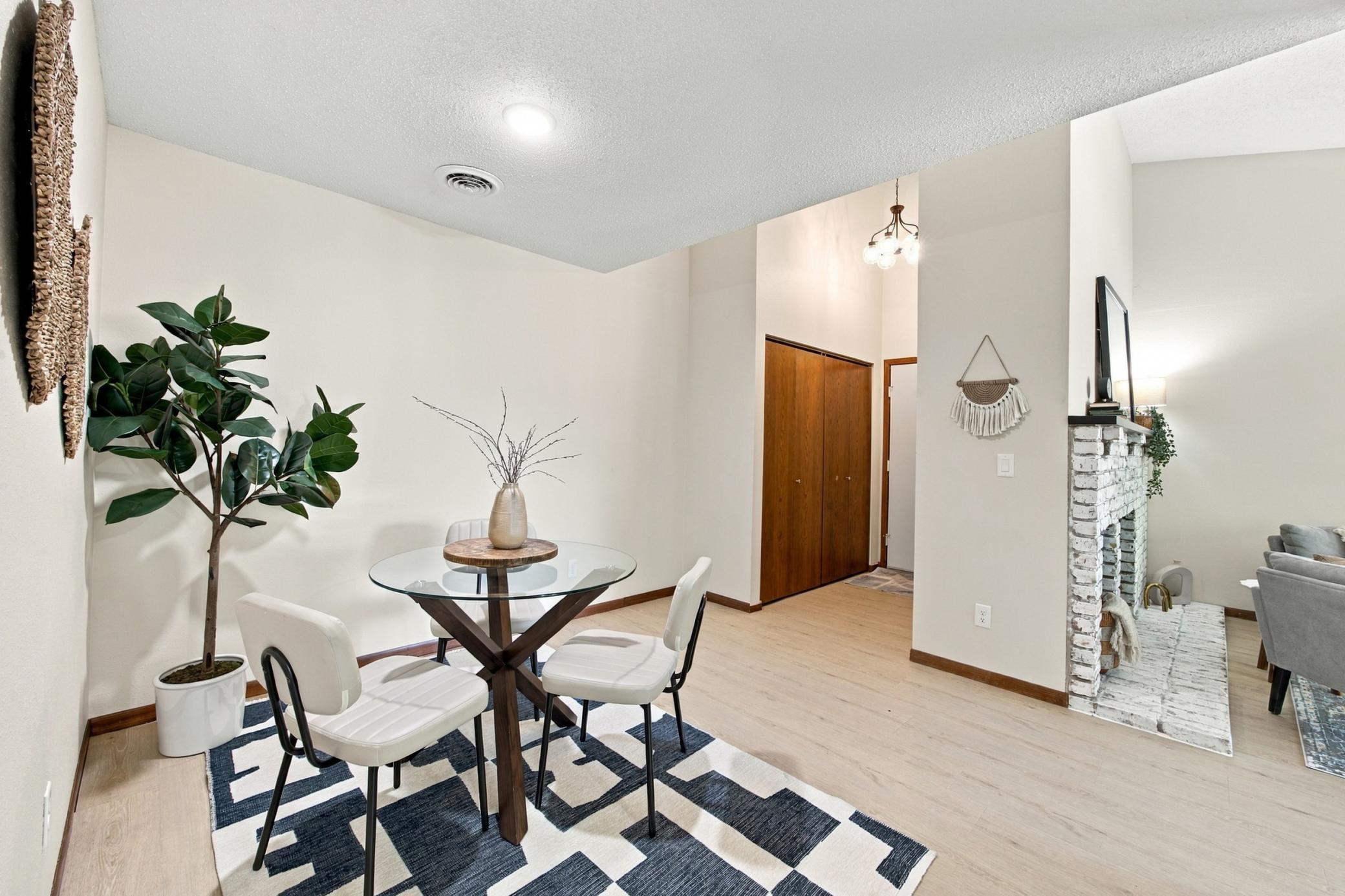 1977 condo for sale at 3237 17th Avenue S, Unit 204 in Fargo, ND — 2 bed, 2 bath (photo 11 of 32)