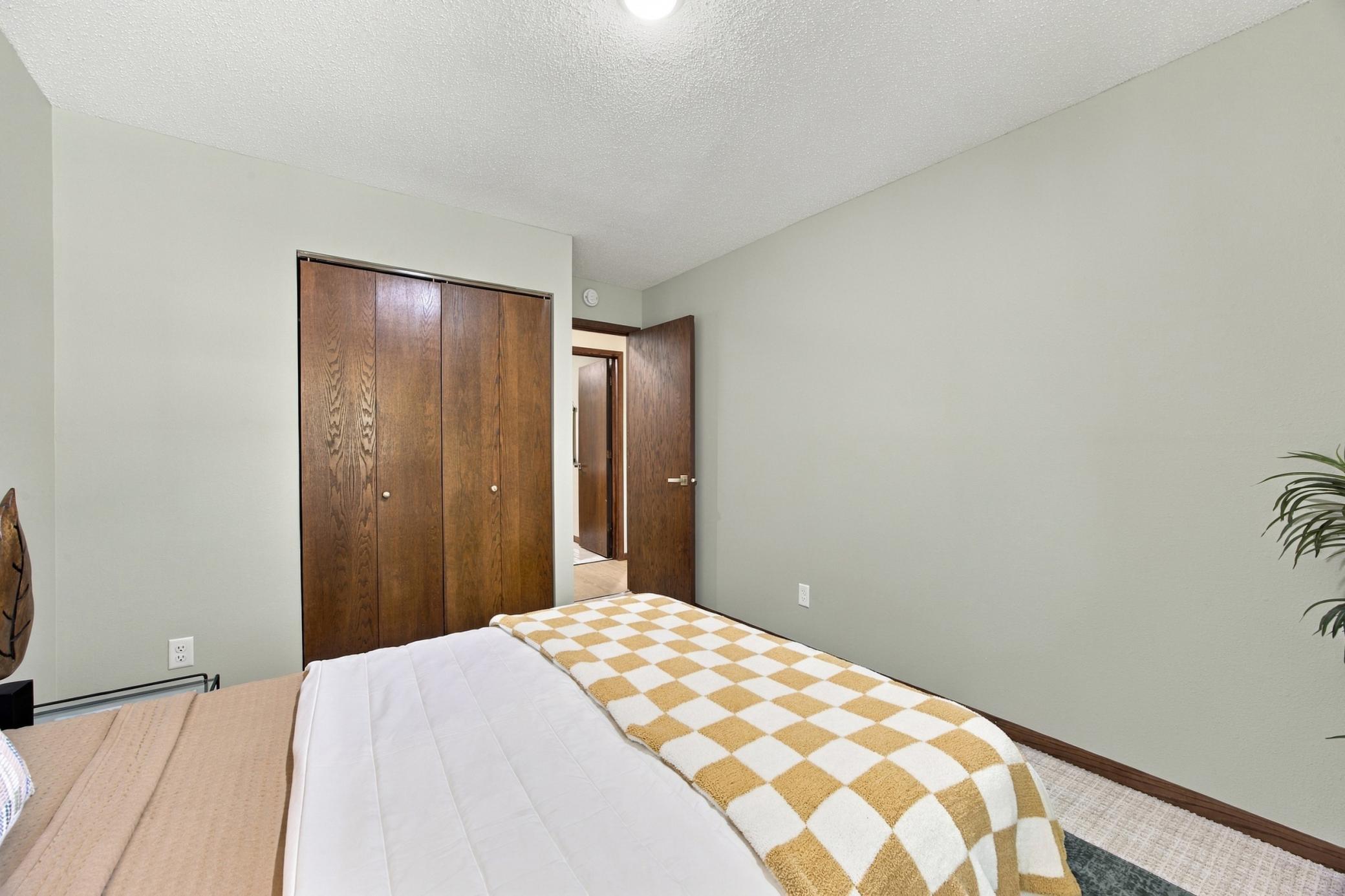 1977 condo for sale at 3237 17th Avenue S, Unit 204 in Fargo, ND — 2 bed, 2 bath (photo 18 of 32)
