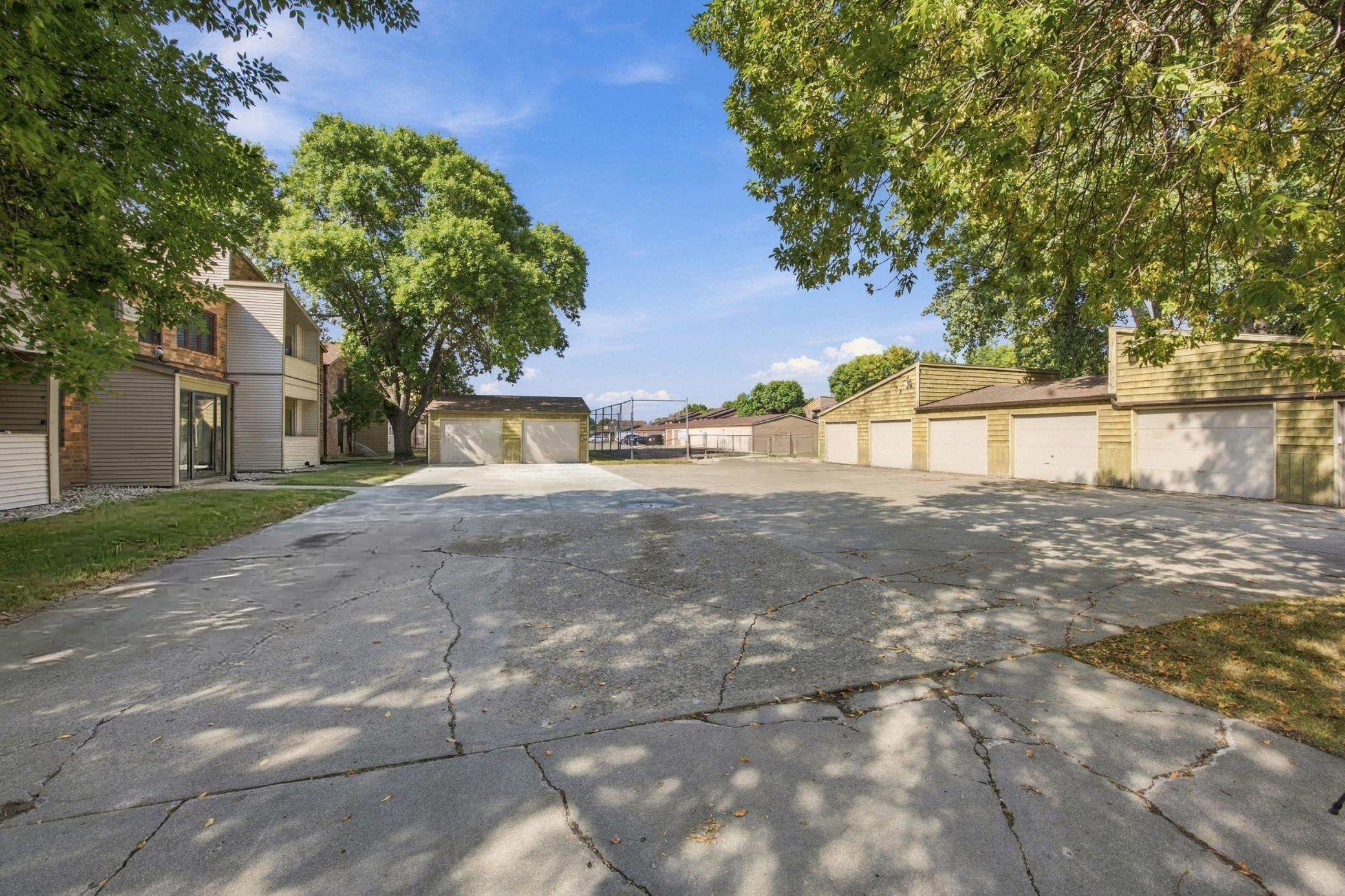 1977 condo for sale at 3237 17th Avenue S, Unit 204 in Fargo, ND — 2 bed, 2 bath (photo 24 of 32)