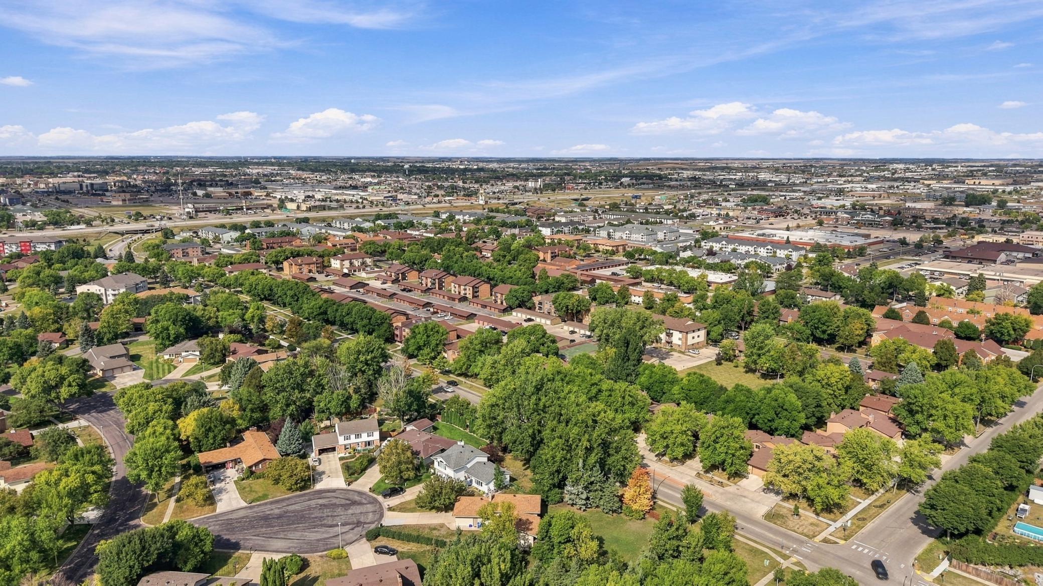 1977 condo for sale at 3237 17th Avenue S, Unit 204 in Fargo, ND — 2 bed, 2 bath (photo 27 of 32)