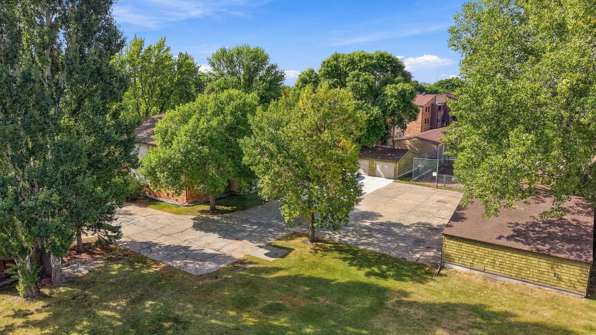 1977 condo for sale at 3237 17th Avenue S, Unit 204 in Fargo, ND — 2 bed, 2 bath (photo 29 of 32)