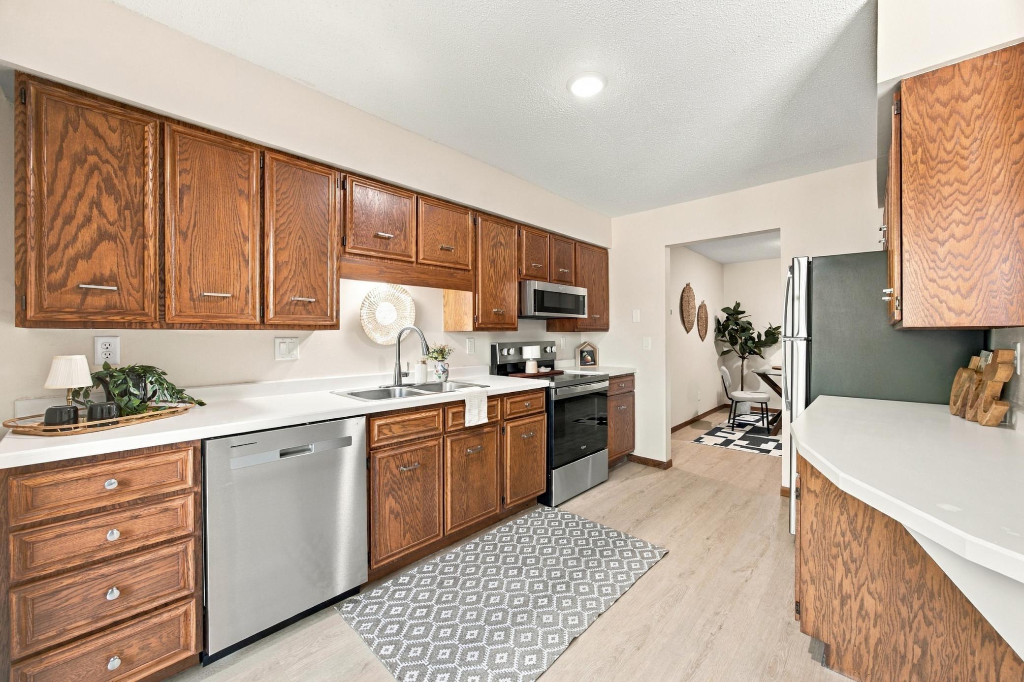1977 condo for sale at 3237 17th Avenue S, Unit 204 in Fargo, ND — 2 bed, 2 bath (photo 7 of 32)
