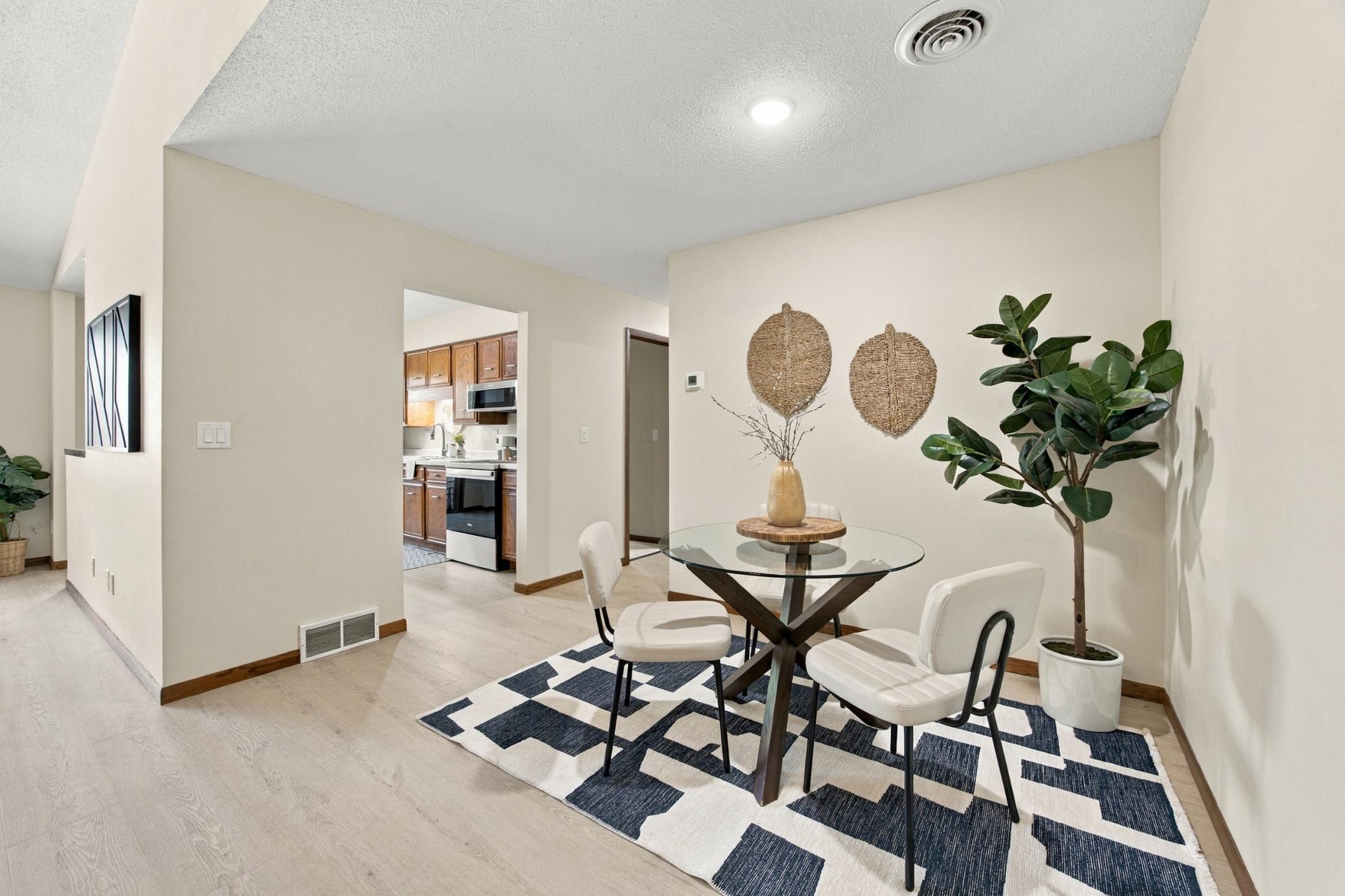 1977 condo for sale at 3237 17th Avenue S, Unit 204 in Fargo, ND — 2 bed, 2 bath (photo 10 of 32)