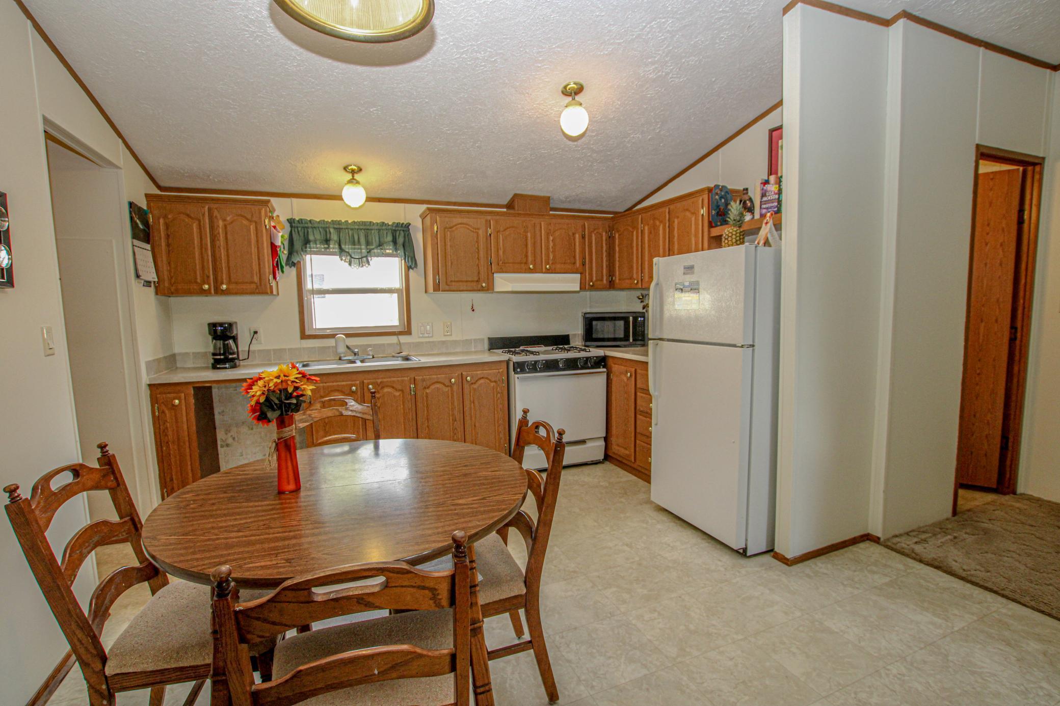 2002 single family home for sale at 27935 426th Avenue in Battle Lake, MN — 2 bed, 3 bath (photo 18 of 46)