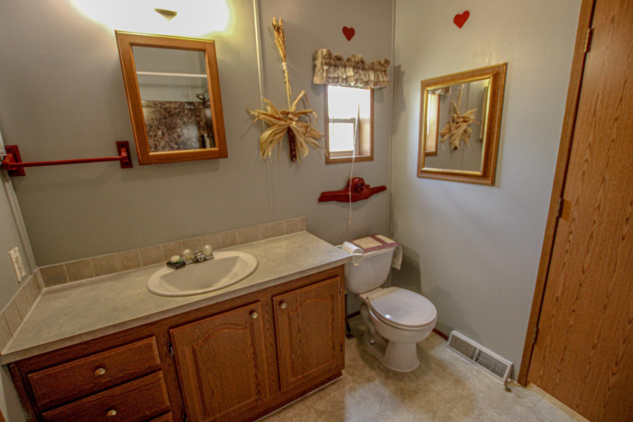 2002 single family home for sale at 27935 426th Avenue in Battle Lake, MN — 2 bed, 3 bath (photo 26 of 46)