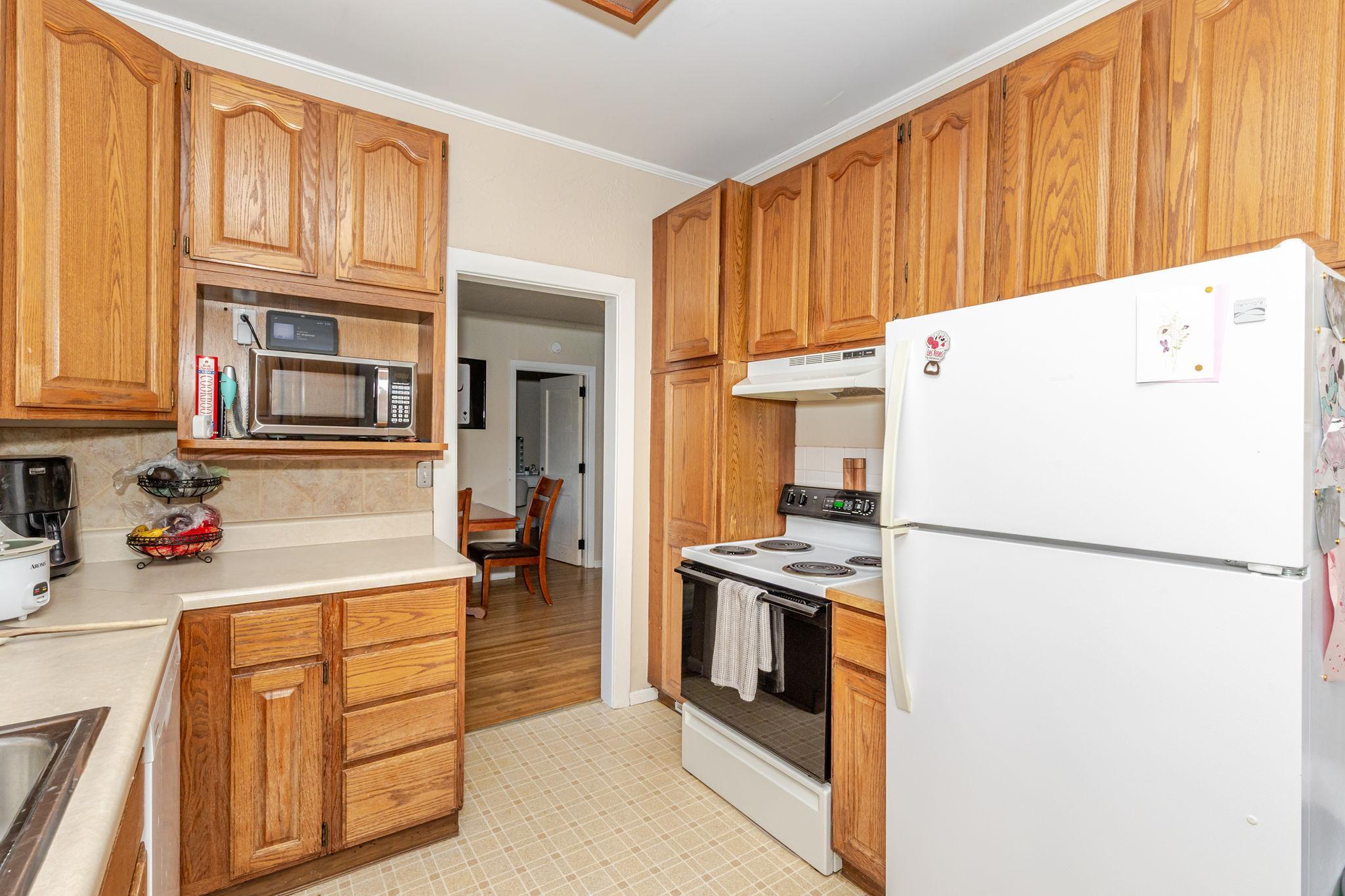1946 single family home for sale at 1638 9th Street N in Fargo, ND — 5 bed, 2 bath (photo 11 of 41)