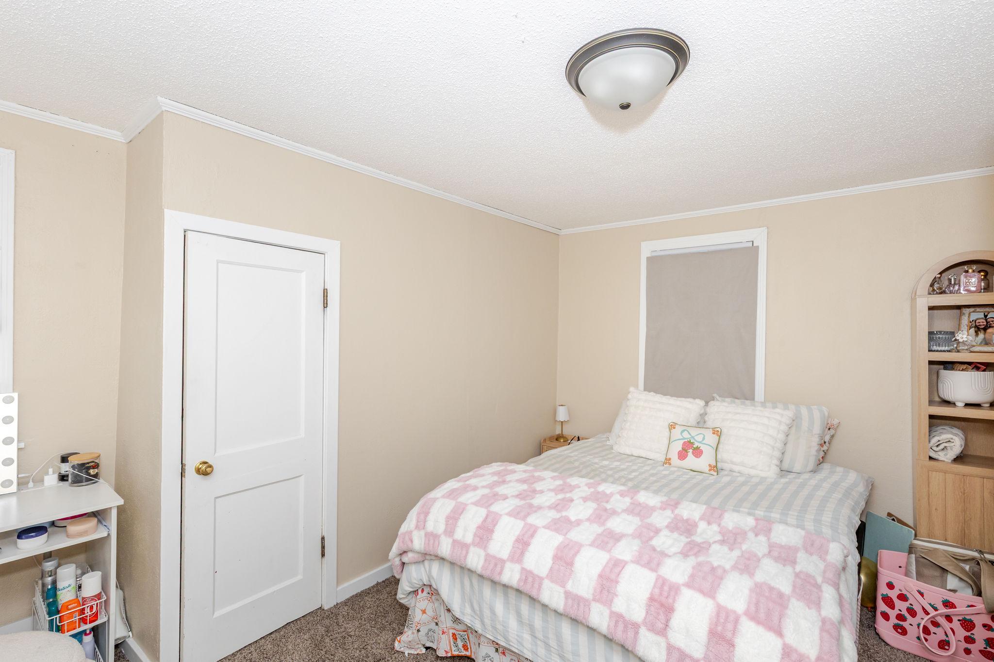 1946 single family home for sale at 1638 9th Street N in Fargo, ND — 5 bed, 2 bath (photo 17 of 41)