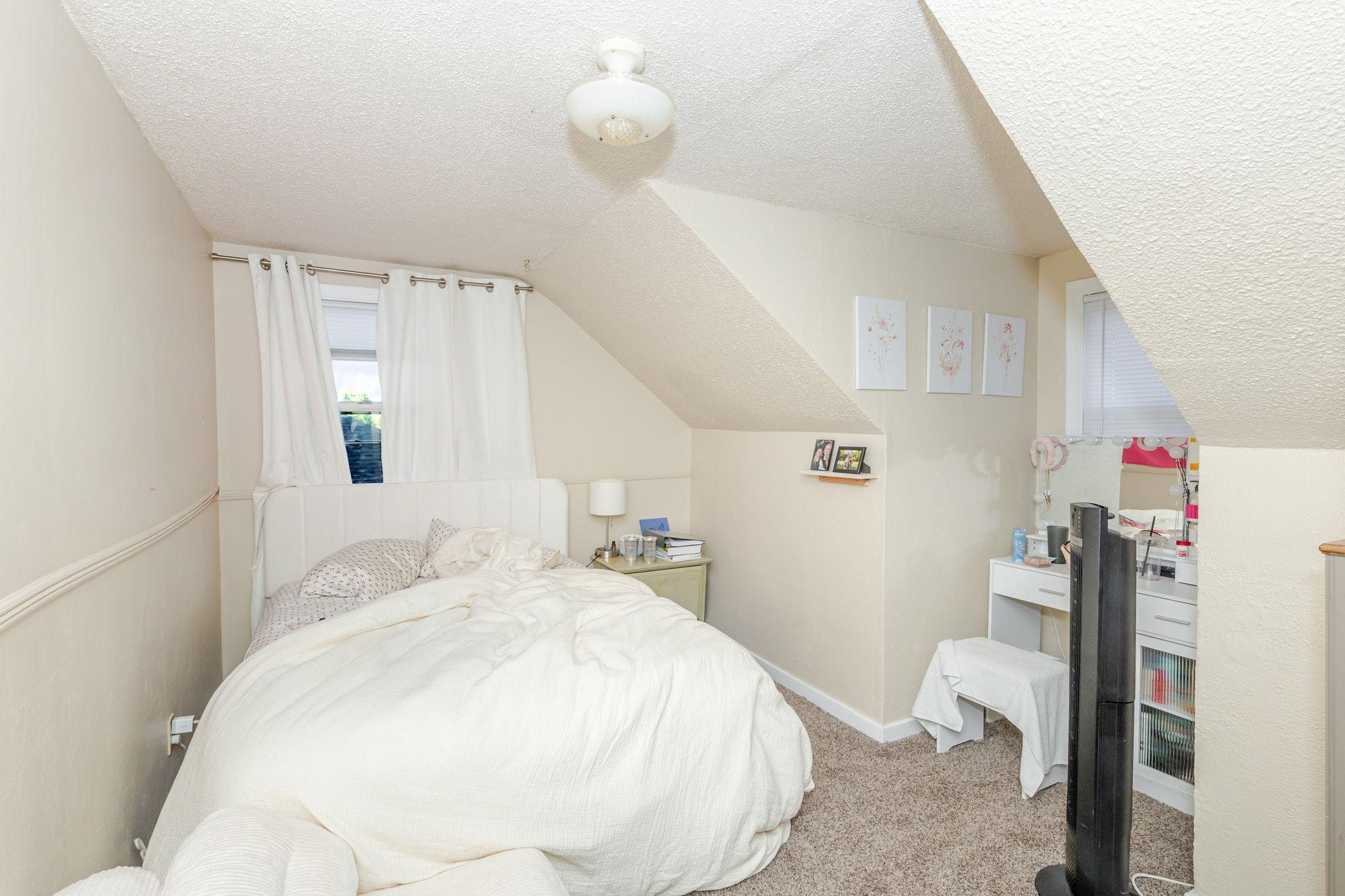 1946 single family home for sale at 1638 9th Street N in Fargo, ND — 5 bed, 2 bath (photo 19 of 41)