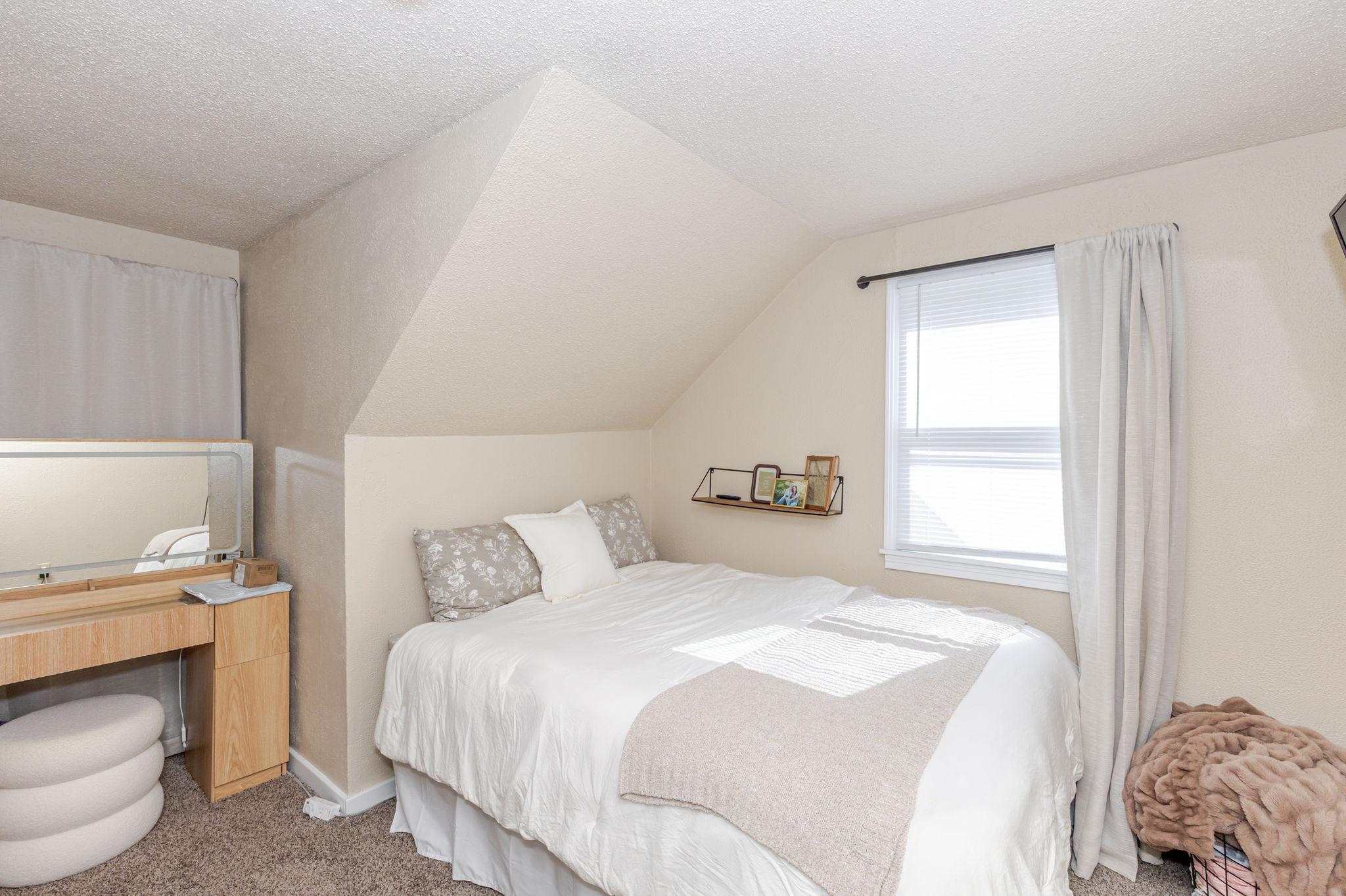 1946 single family home for sale at 1638 9th Street N in Fargo, ND — 5 bed, 2 bath (photo 21 of 41)
