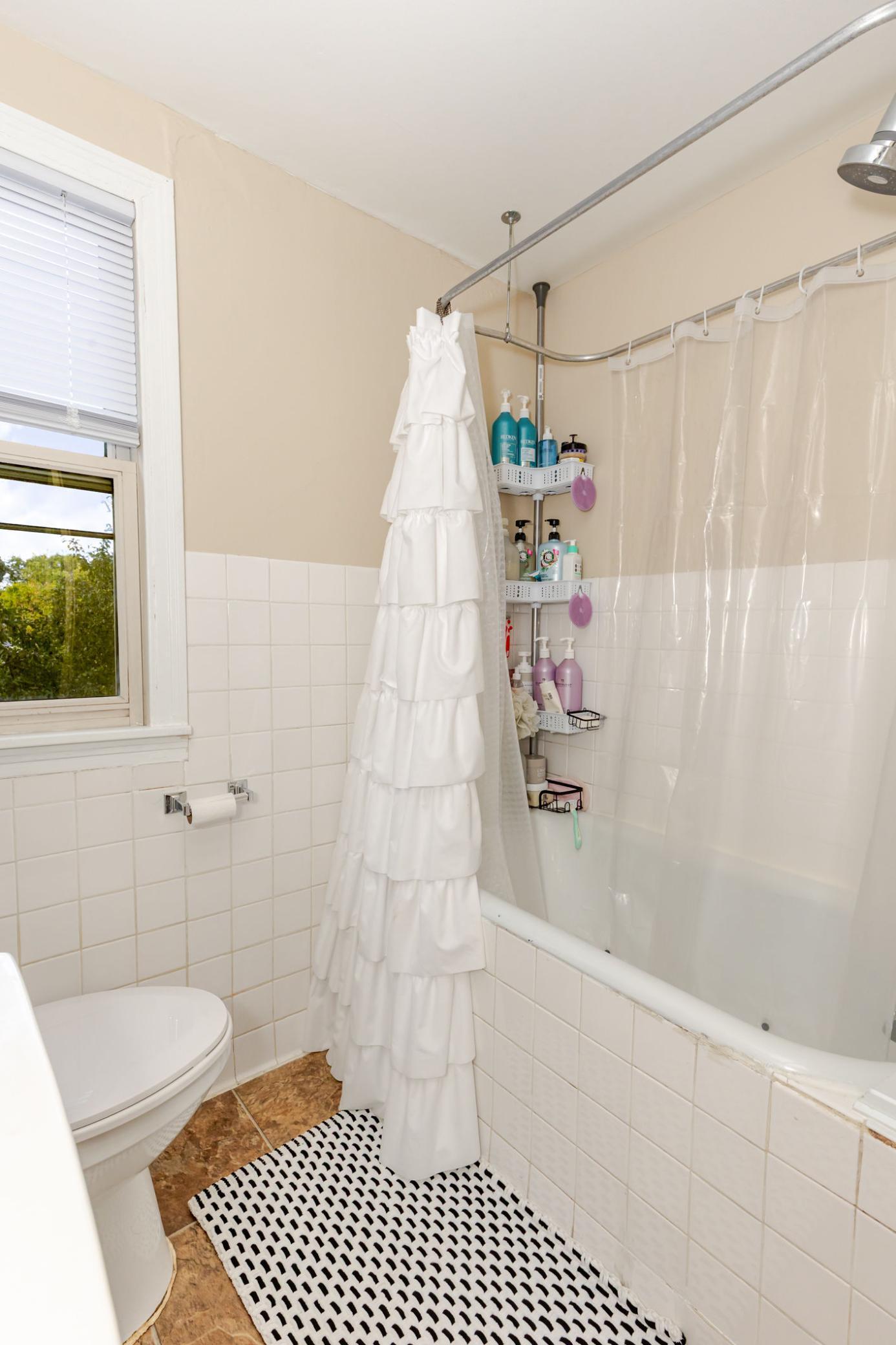1946 single family home for sale at 1638 9th Street N in Fargo, ND — 5 bed, 2 bath (photo 24 of 41)