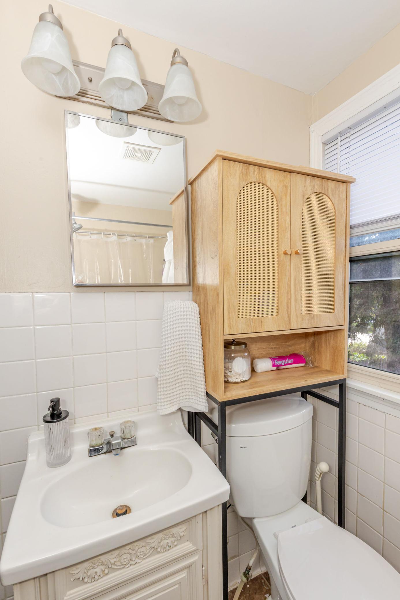 1946 single family home for sale at 1638 9th Street N in Fargo, ND — 5 bed, 2 bath (photo 25 of 41)