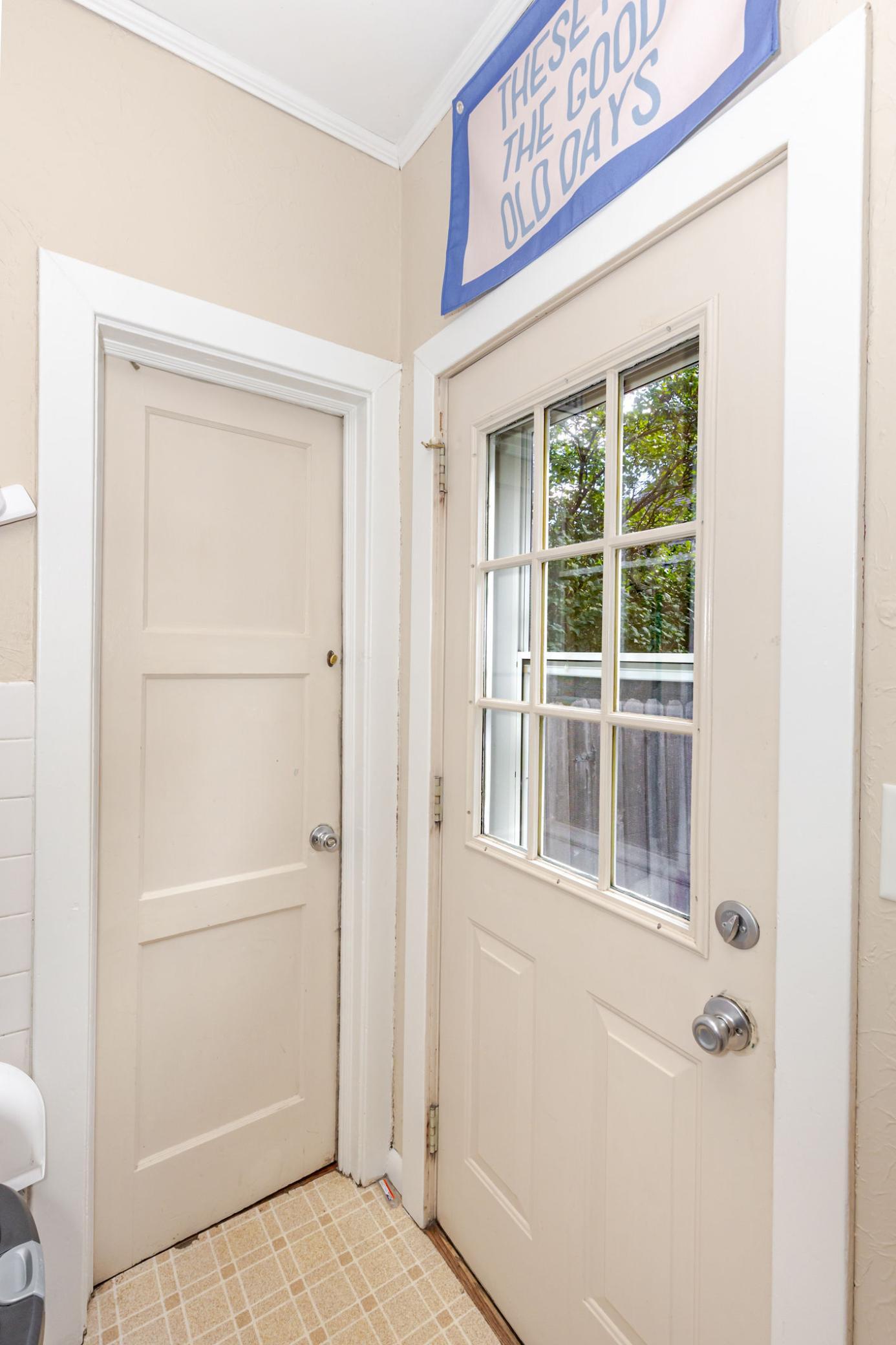 1946 single family home for sale at 1638 9th Street N in Fargo, ND — 5 bed, 2 bath (photo 26 of 41)
