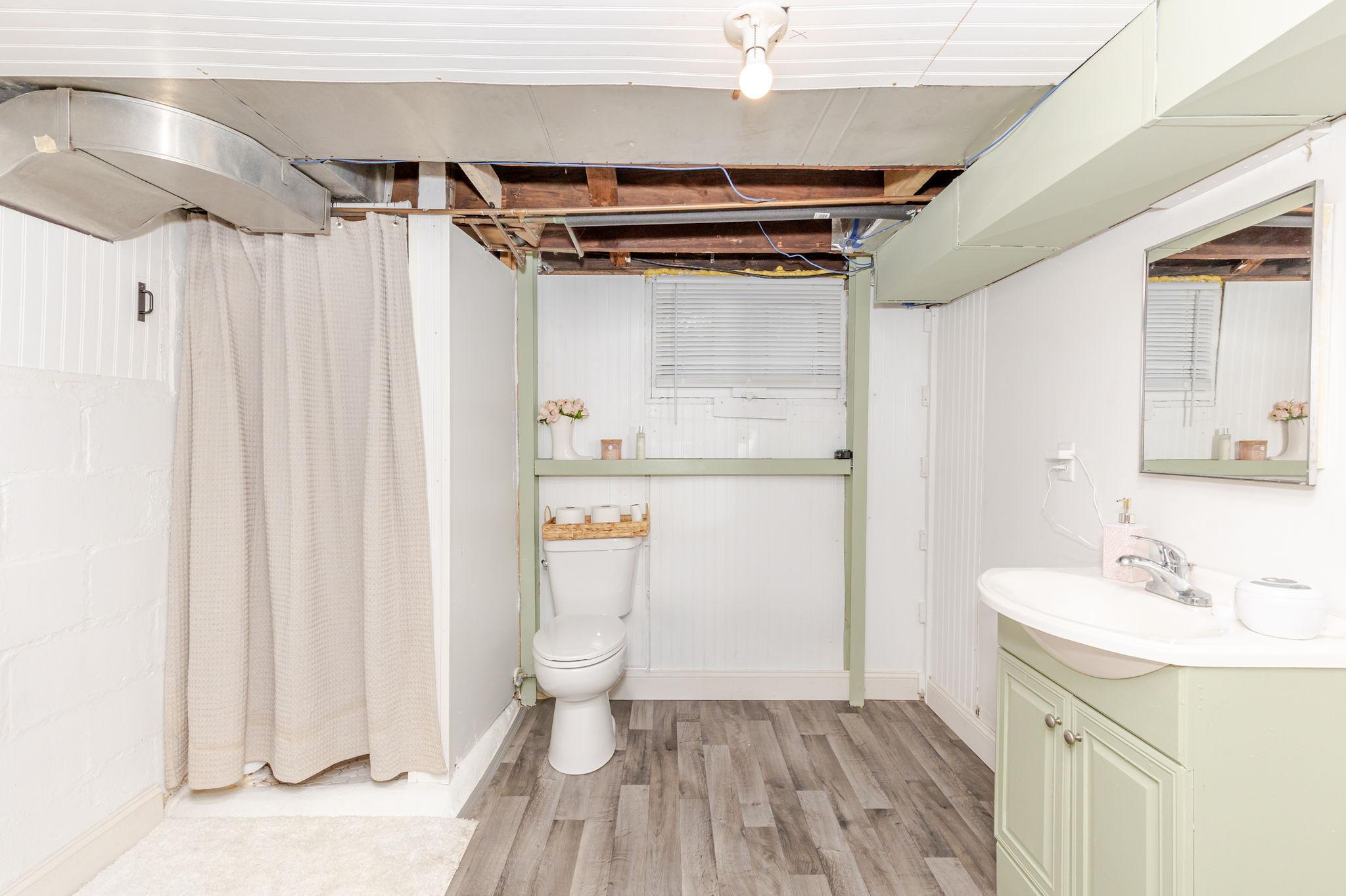 1946 single family home for sale at 1638 9th Street N in Fargo, ND — 5 bed, 2 bath (photo 30 of 41)
