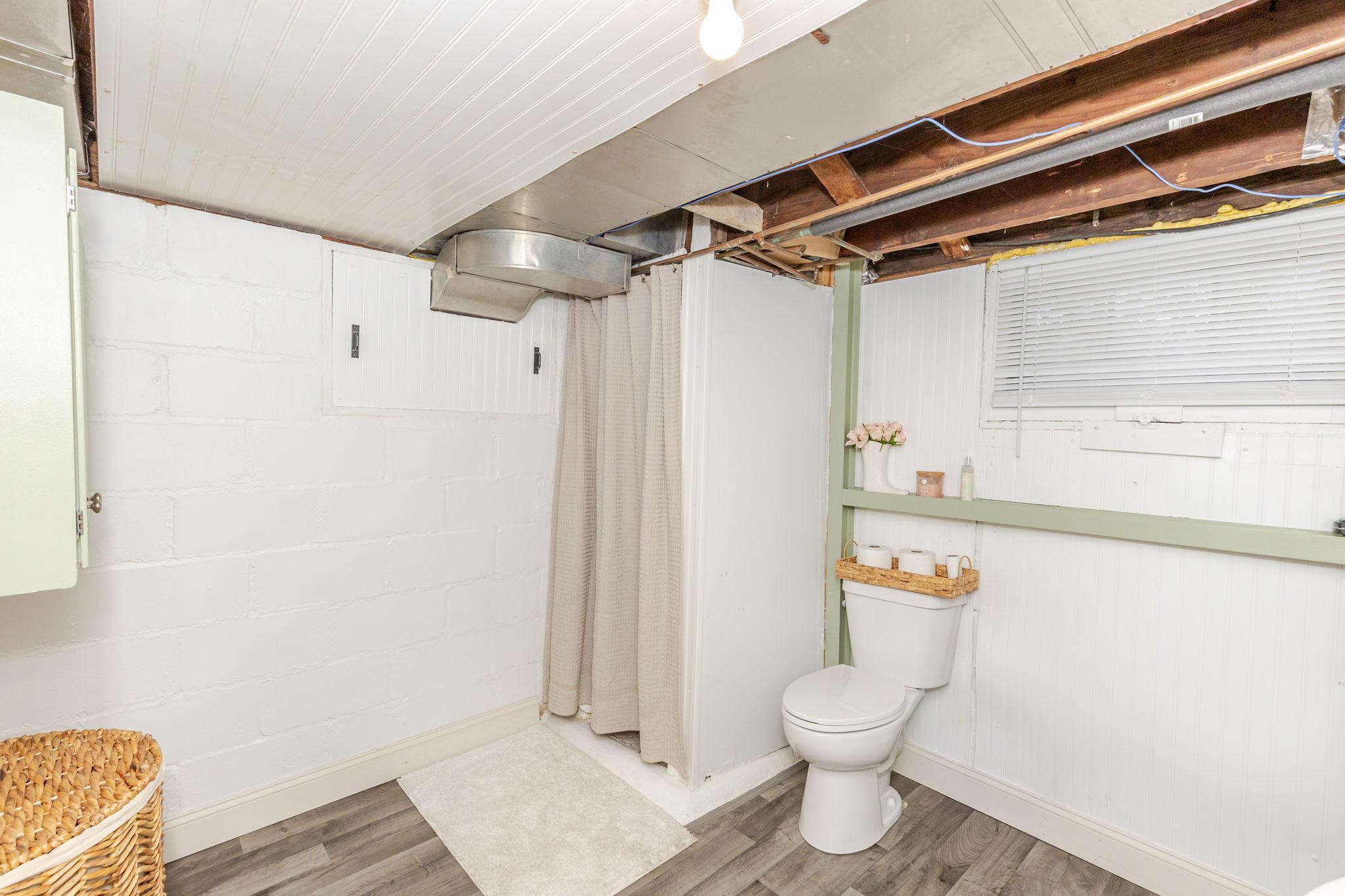 1946 single family home for sale at 1638 9th Street N in Fargo, ND — 5 bed, 2 bath (photo 31 of 41)