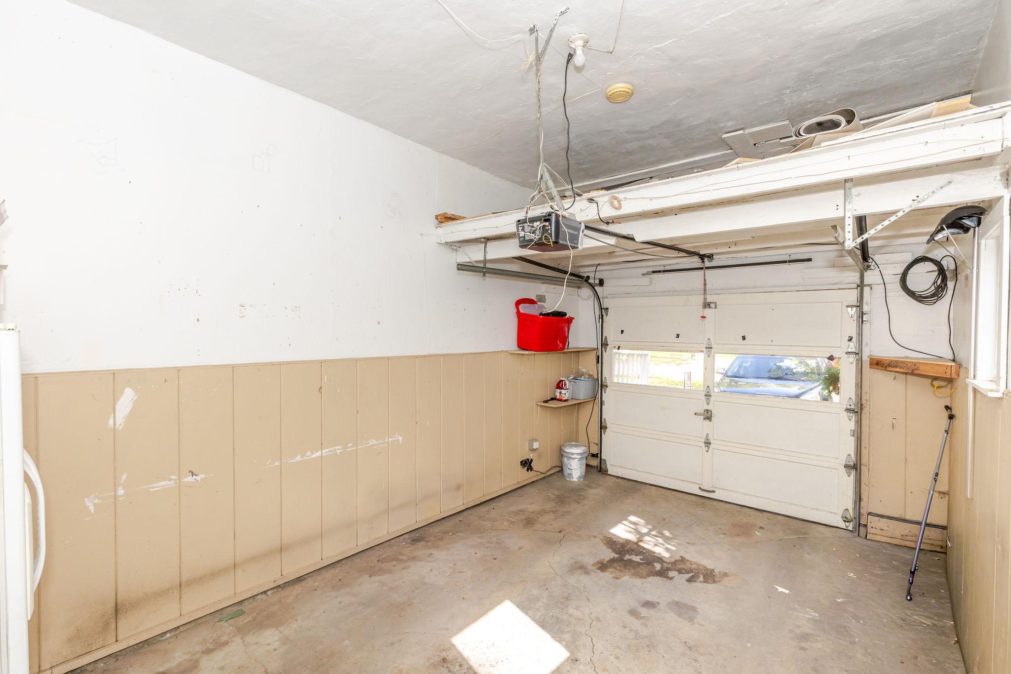 1946 single family home for sale at 1638 9th Street N in Fargo, ND — 5 bed, 2 bath (photo 36 of 41)
