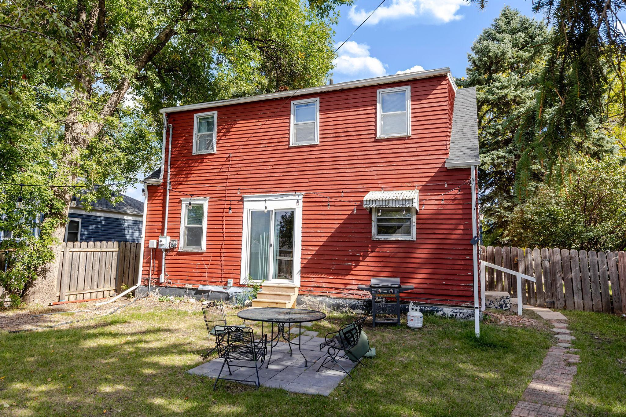 1946 single family home for sale at 1638 9th Street N in Fargo, ND — 5 bed, 2 bath (photo 37 of 41)