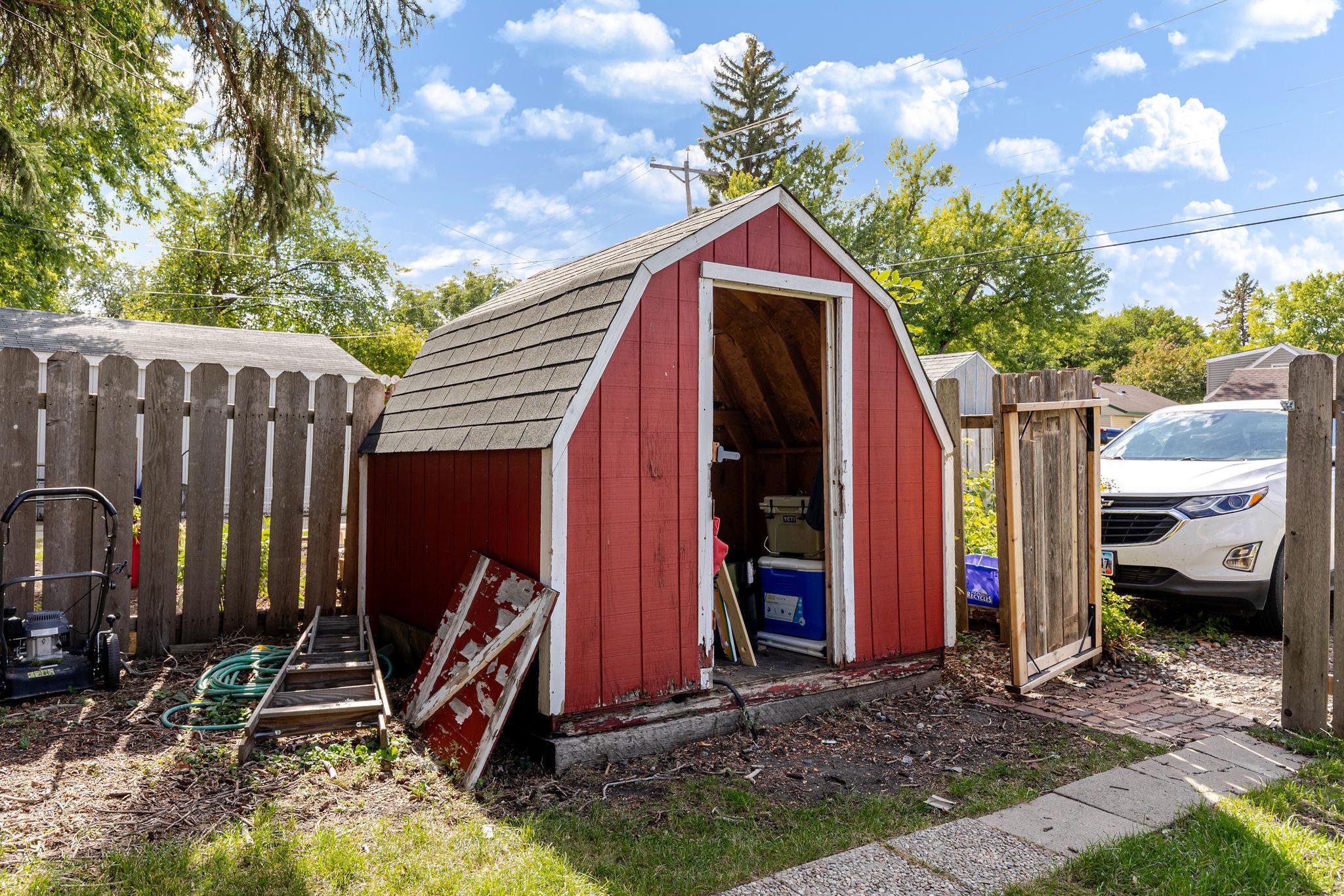 1946 single family home for sale at 1638 9th Street N in Fargo, ND — 5 bed, 2 bath (photo 39 of 41)