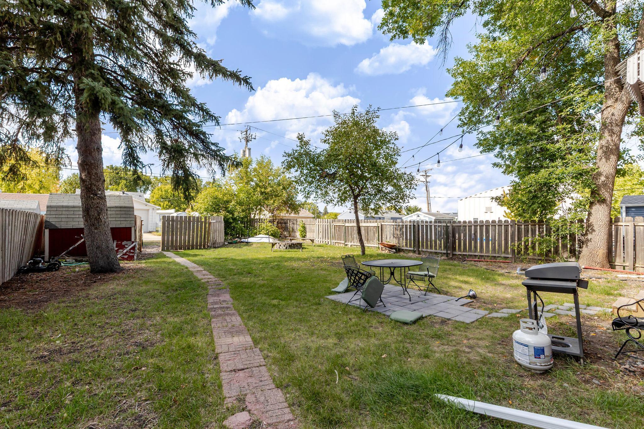 1946 single family home for sale at 1638 9th Street N in Fargo, ND — 5 bed, 2 bath (photo 40 of 41)