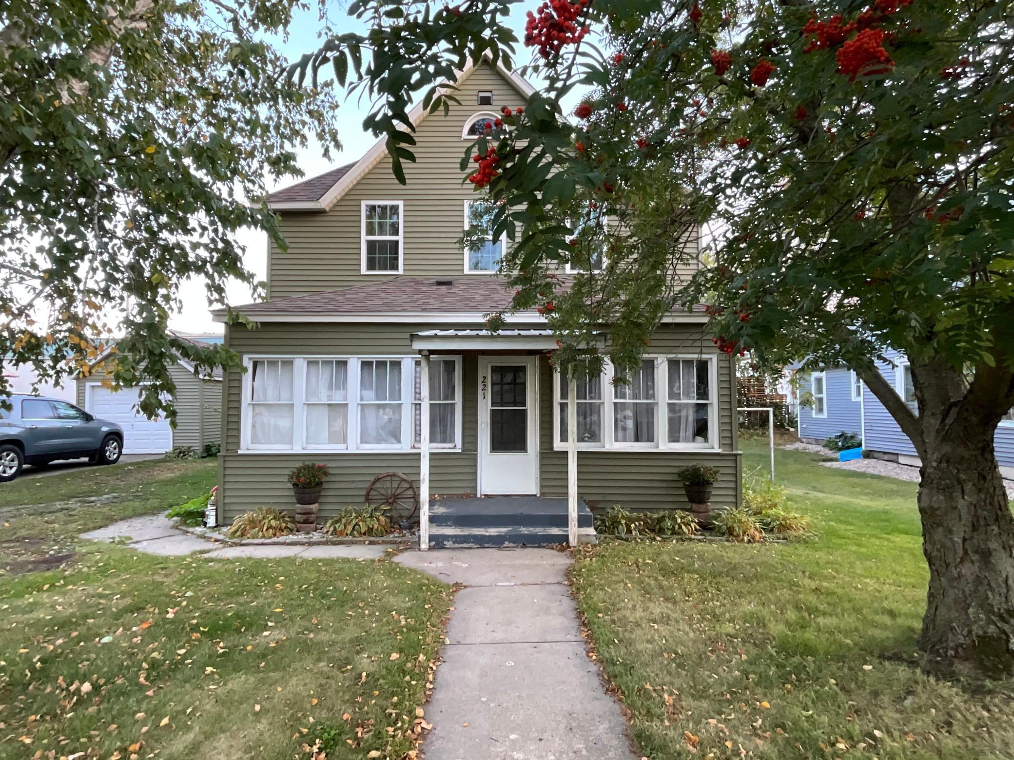 1900 single family home for sale at 221 1st Avenue N in Long Prairie, MN — 6 bed, 2 bath (photo 2 of 8)