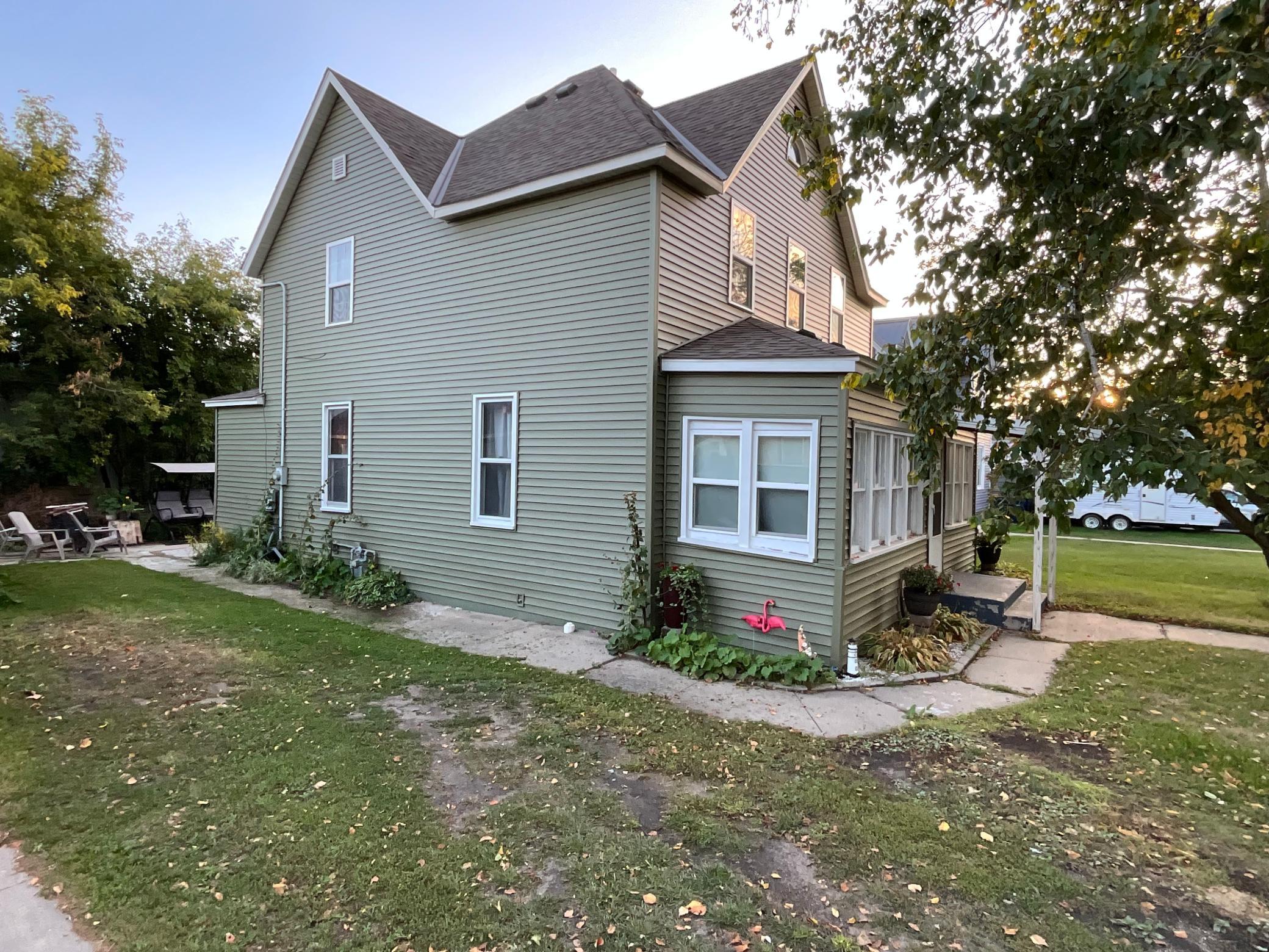 1900 single family home for sale at 221 1st Avenue N in Long Prairie, MN — 6 bed, 2 bath (photo 4 of 8)