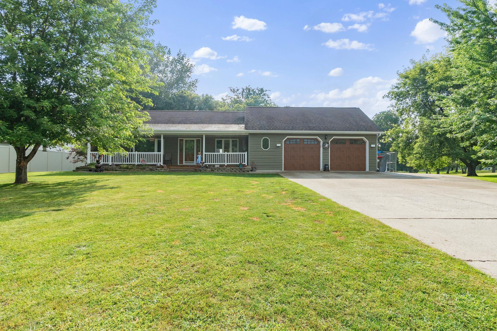 1996 single family home for sale at 901 Geneva Drive in Alexandria, MN — 4 bed, 3 bath