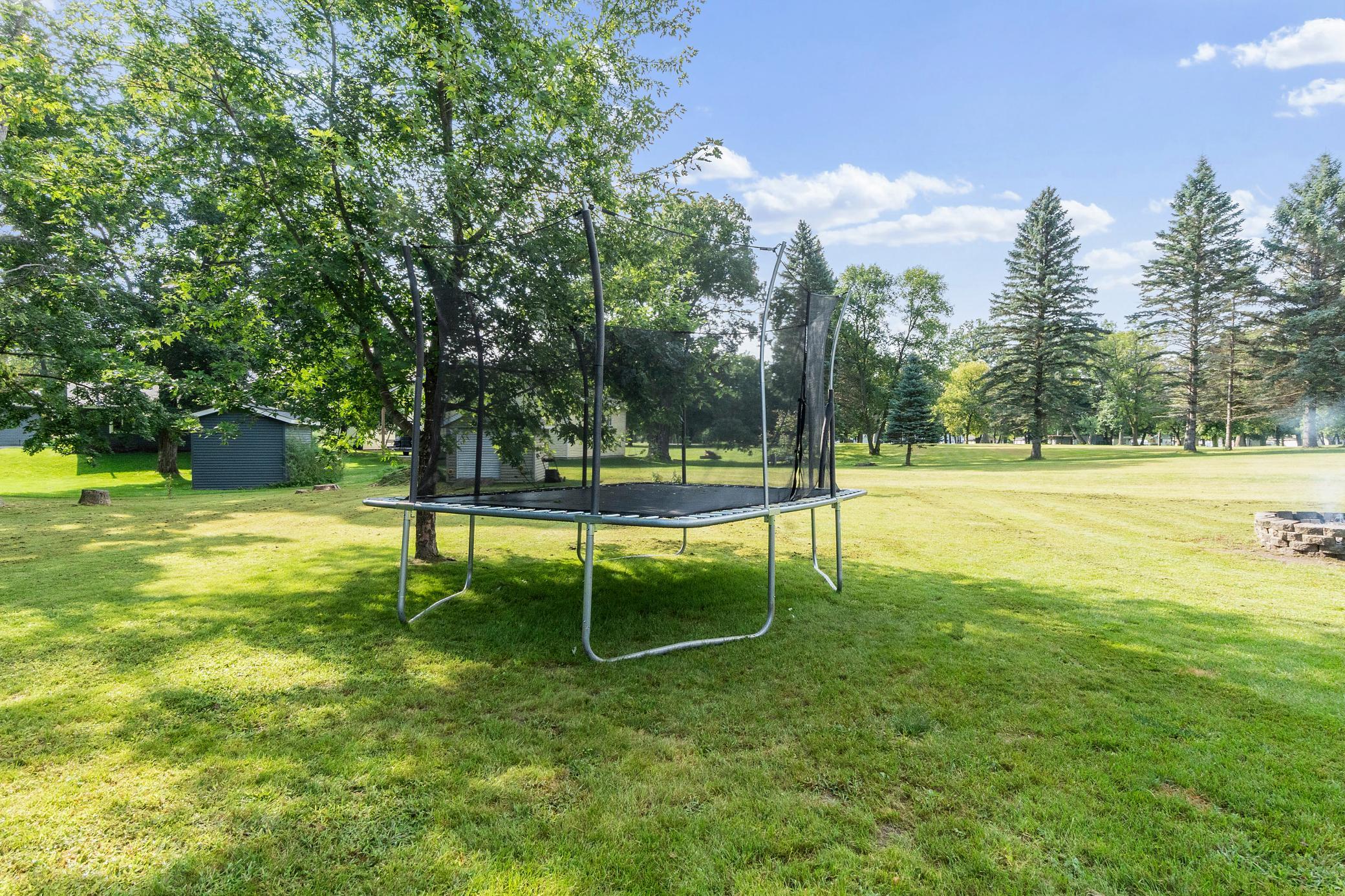 1996 single family home for sale at 901 Geneva Drive in Alexandria, MN — 4 bed, 3 bath (photo 8 of 67)