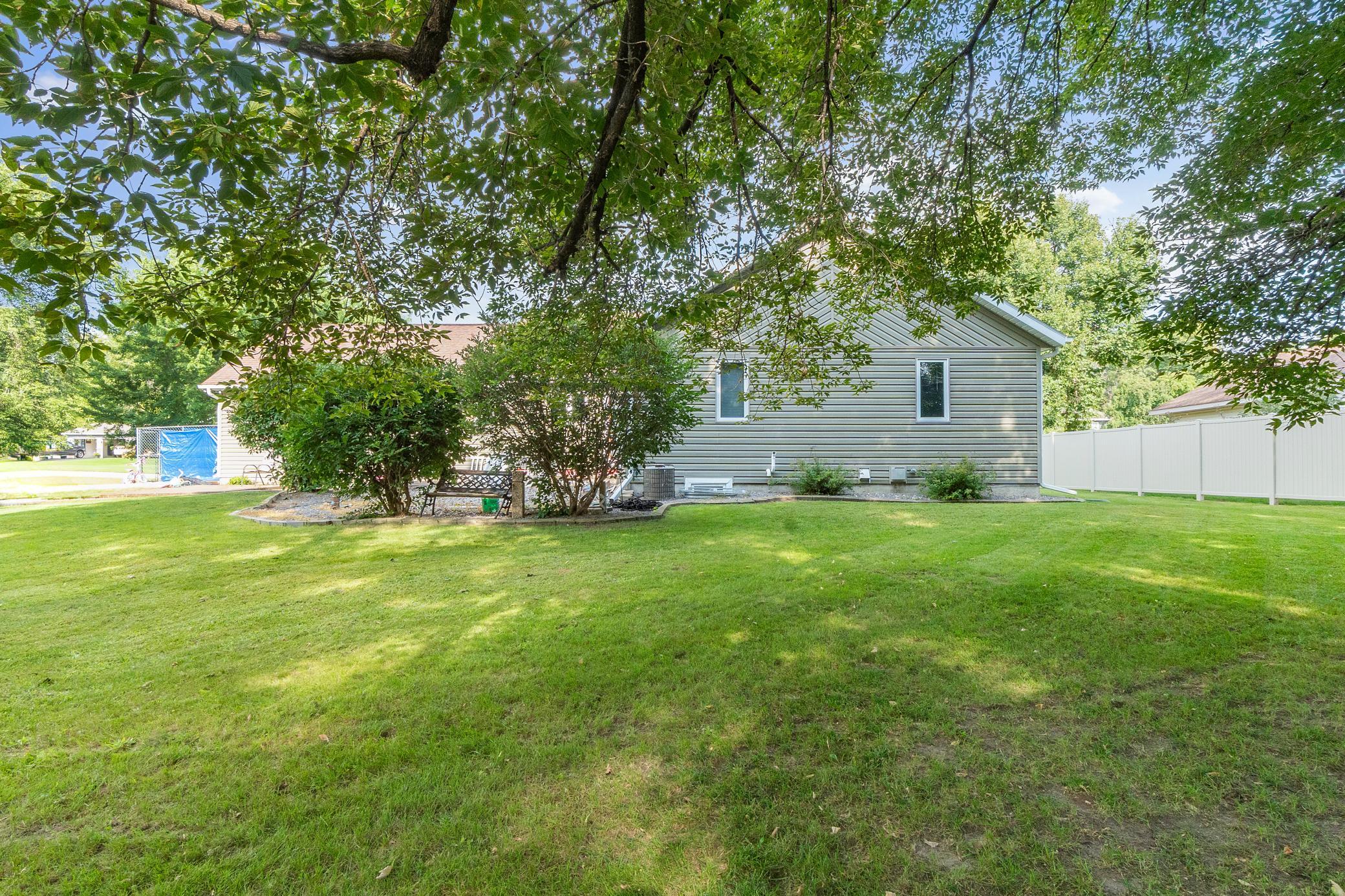 1996 single family home for sale at 901 Geneva Drive in Alexandria, MN — 4 bed, 3 bath (photo 9 of 67)