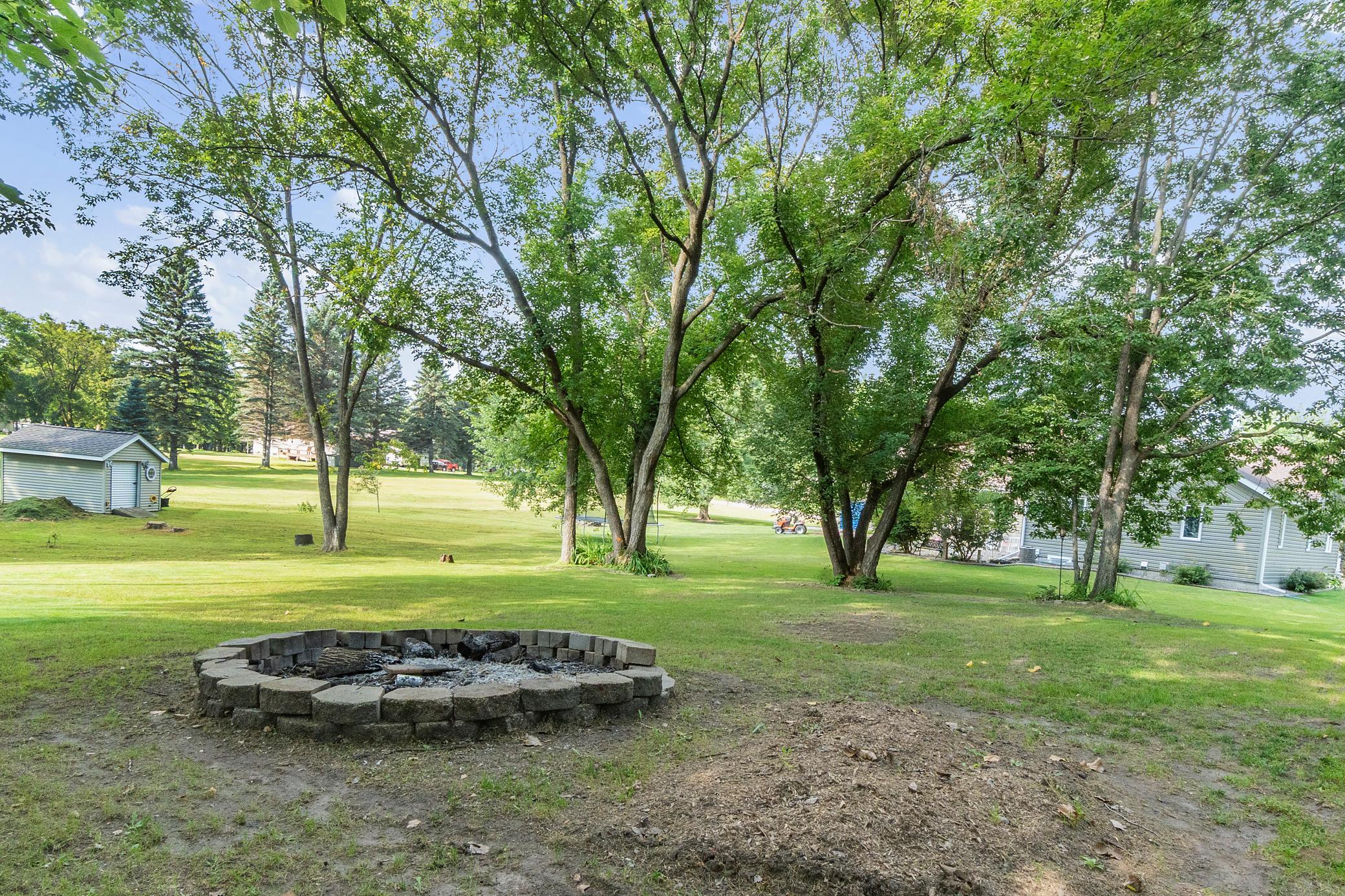 1996 single family home for sale at 901 Geneva Drive in Alexandria, MN — 4 bed, 3 bath (photo 10 of 67)