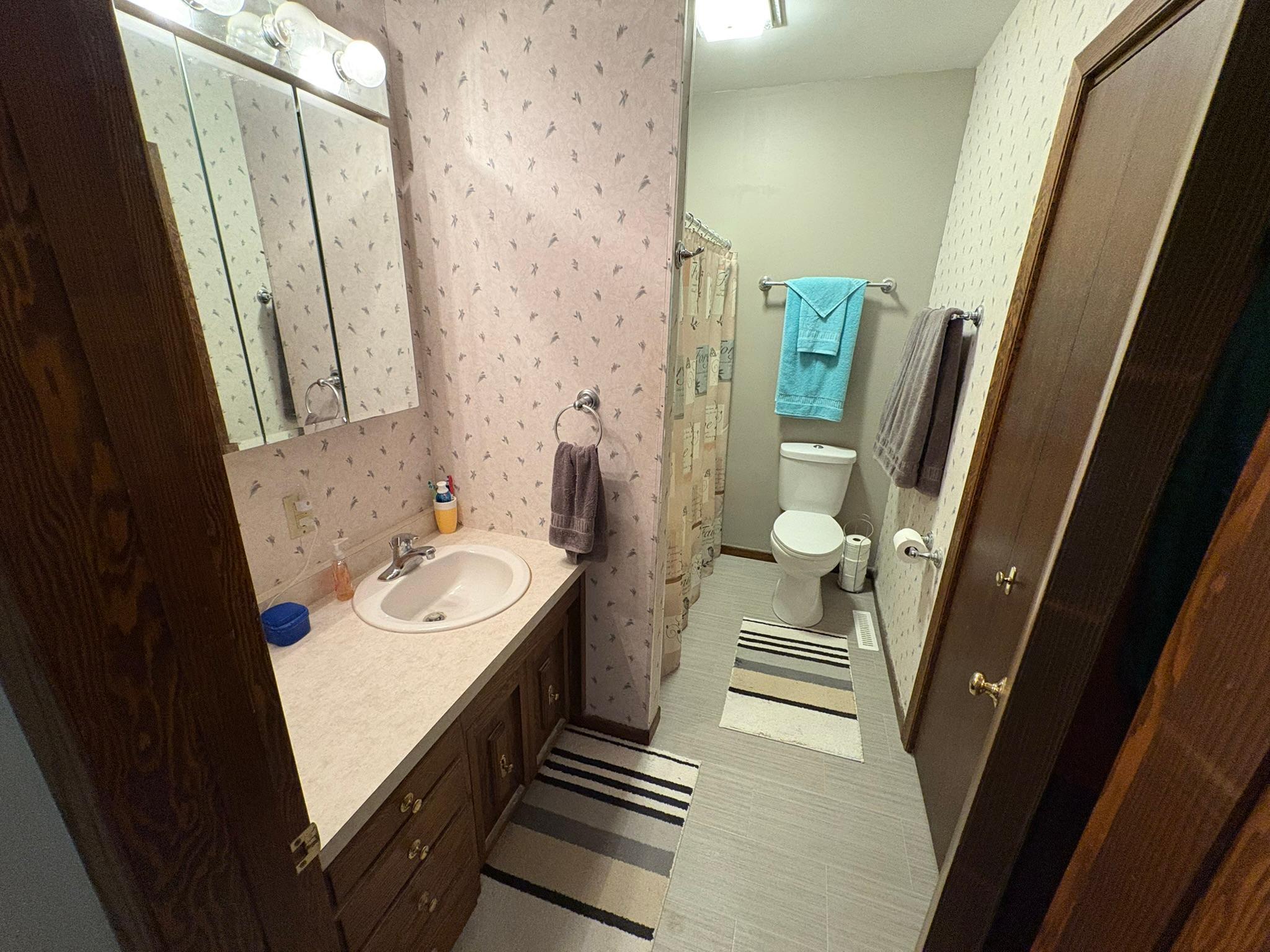 1914 single family home for sale at 116 3rd Street E in Halstad, MN — 3 bed, 2 bath (photo 29 of 41)