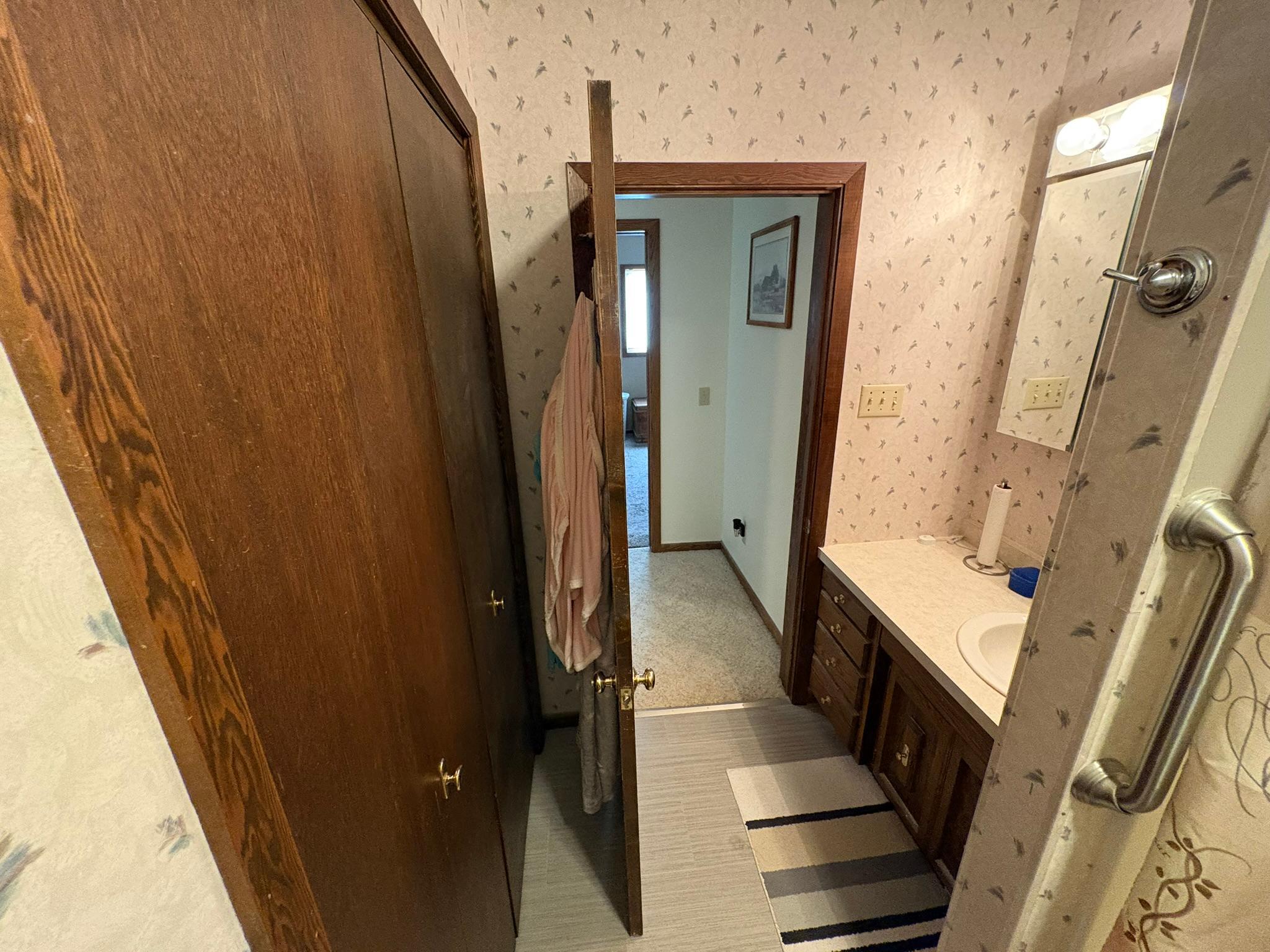 1914 single family home for sale at 116 3rd Street E in Halstad, MN — 3 bed, 2 bath (photo 31 of 41)