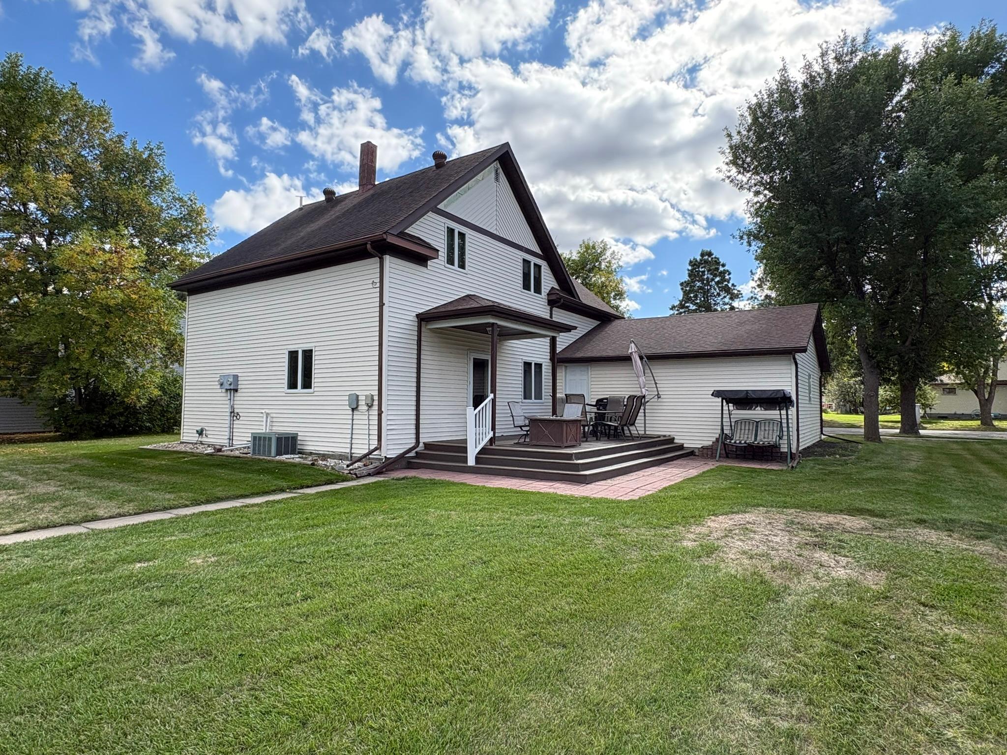 1914 single family home for sale at 116 3rd Street E in Halstad, MN — 3 bed, 2 bath (photo 5 of 41)