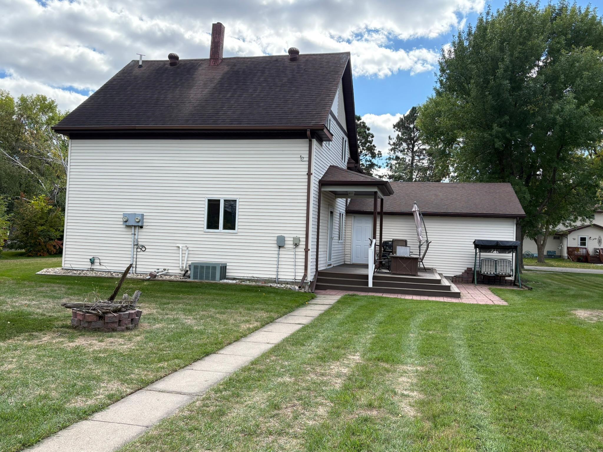 1914 single family home for sale at 116 3rd Street E in Halstad, MN — 3 bed, 2 bath (photo 6 of 41)
