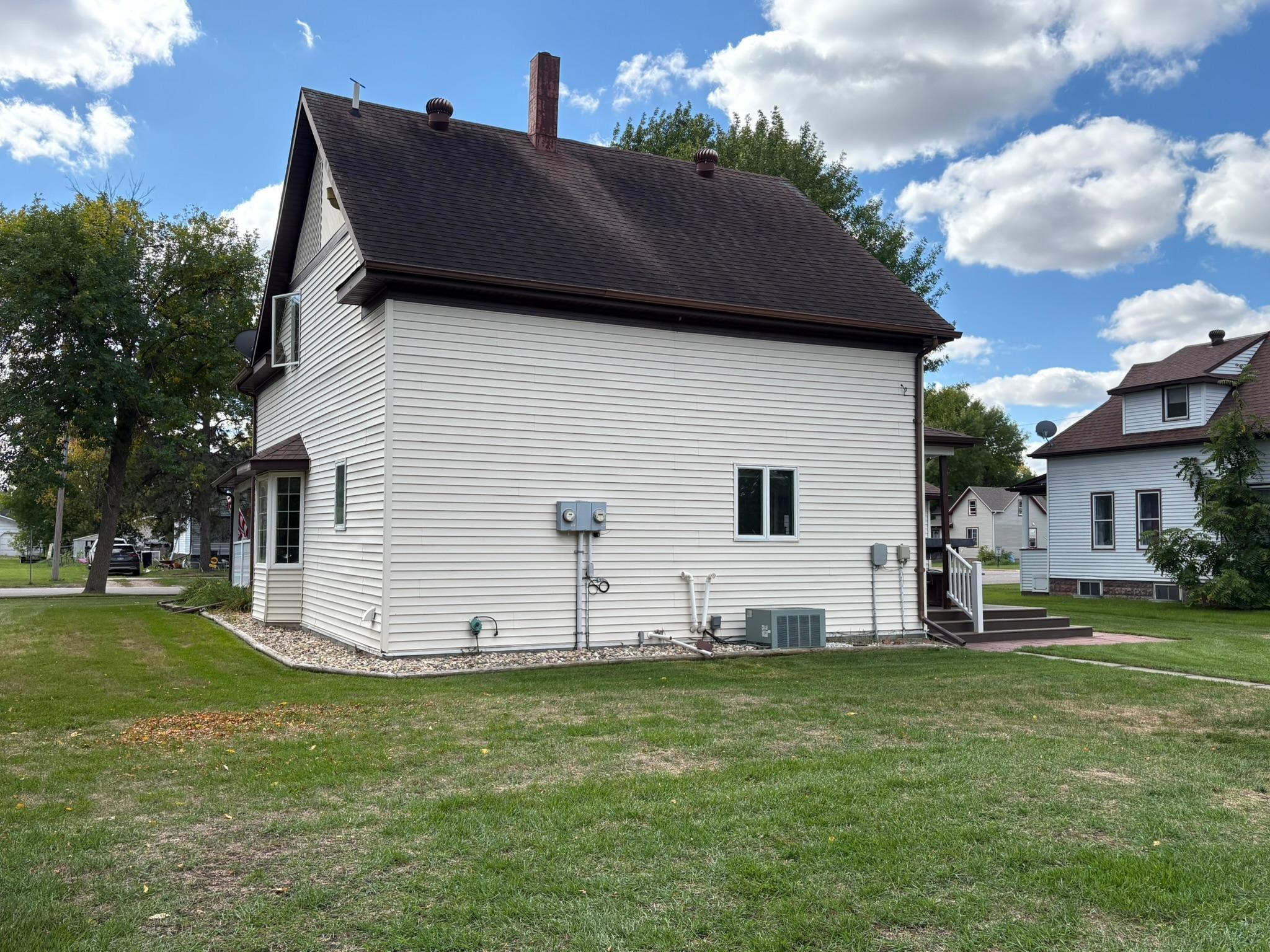 1914 single family home for sale at 116 3rd Street E in Halstad, MN — 3 bed, 2 bath (photo 7 of 41)