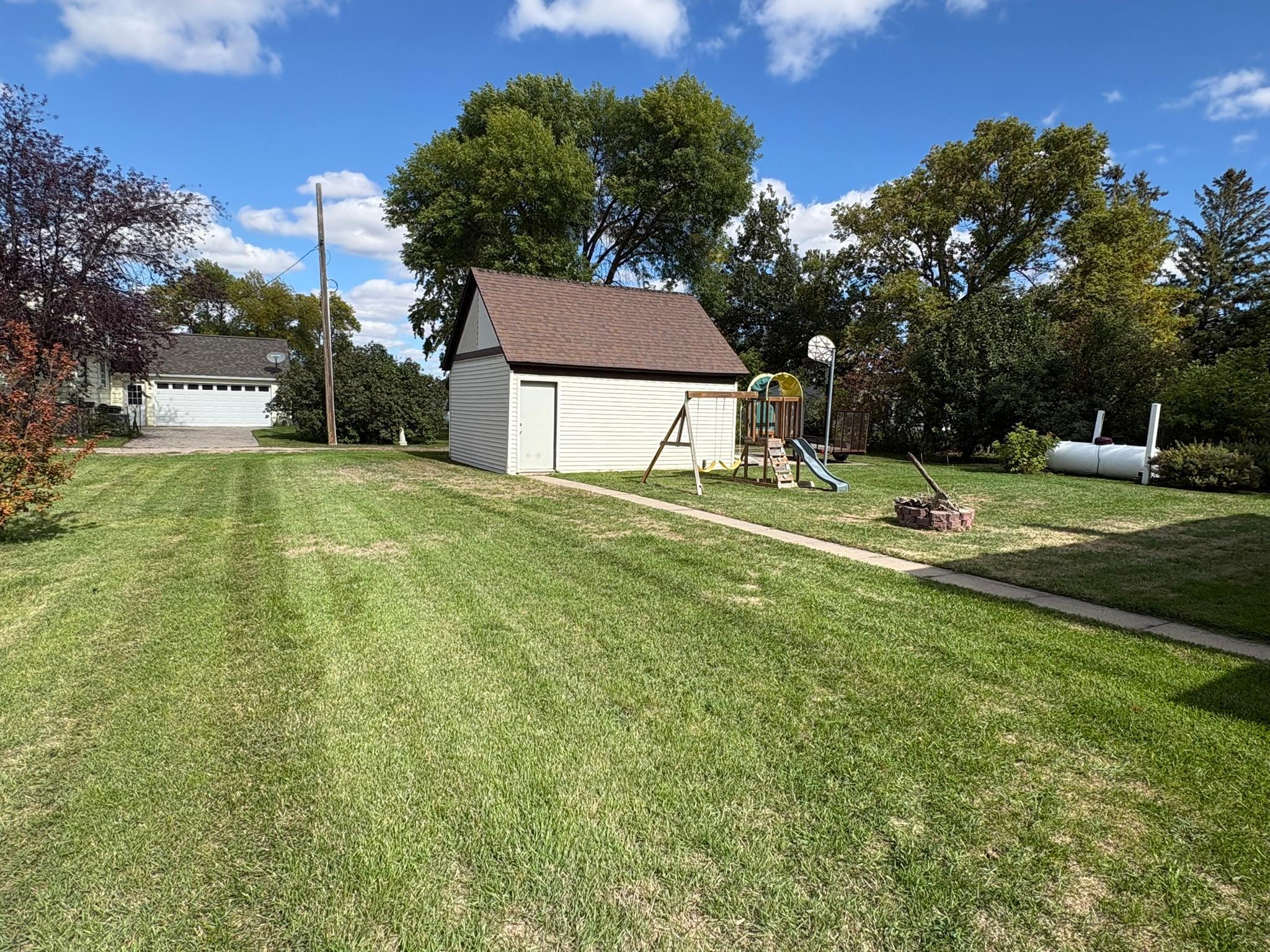 1914 single family home for sale at 116 3rd Street E in Halstad, MN — 3 bed, 2 bath (photo 8 of 41)
