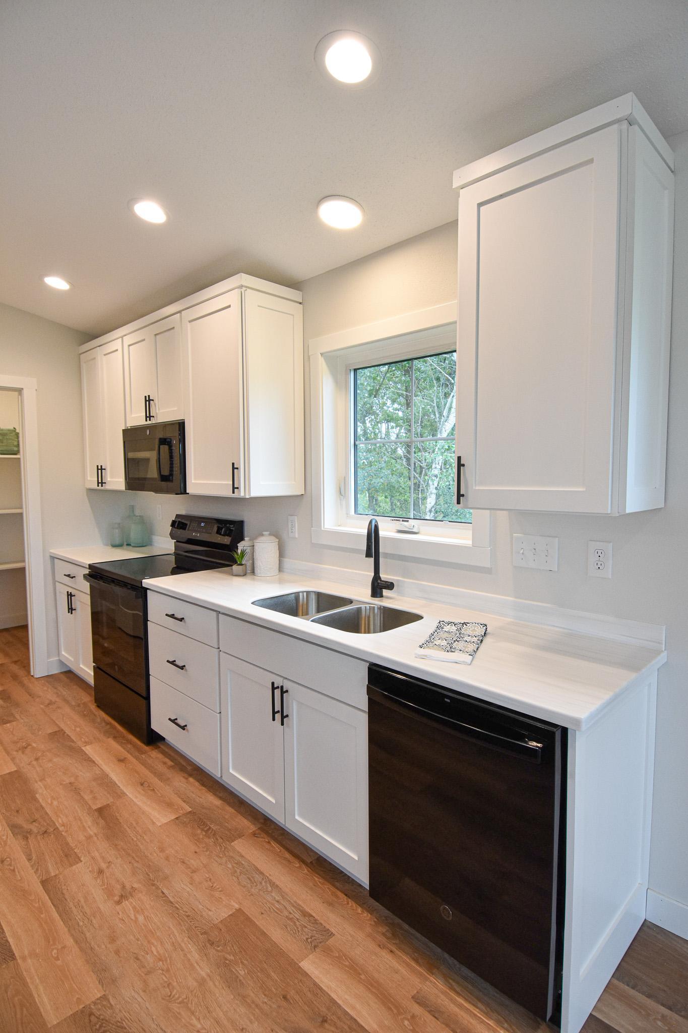 2024 townhouse for sale at 4363B State Hwy 11 in Karlstad, MN — 3 bed, 2 bath (photo 22 of 48)