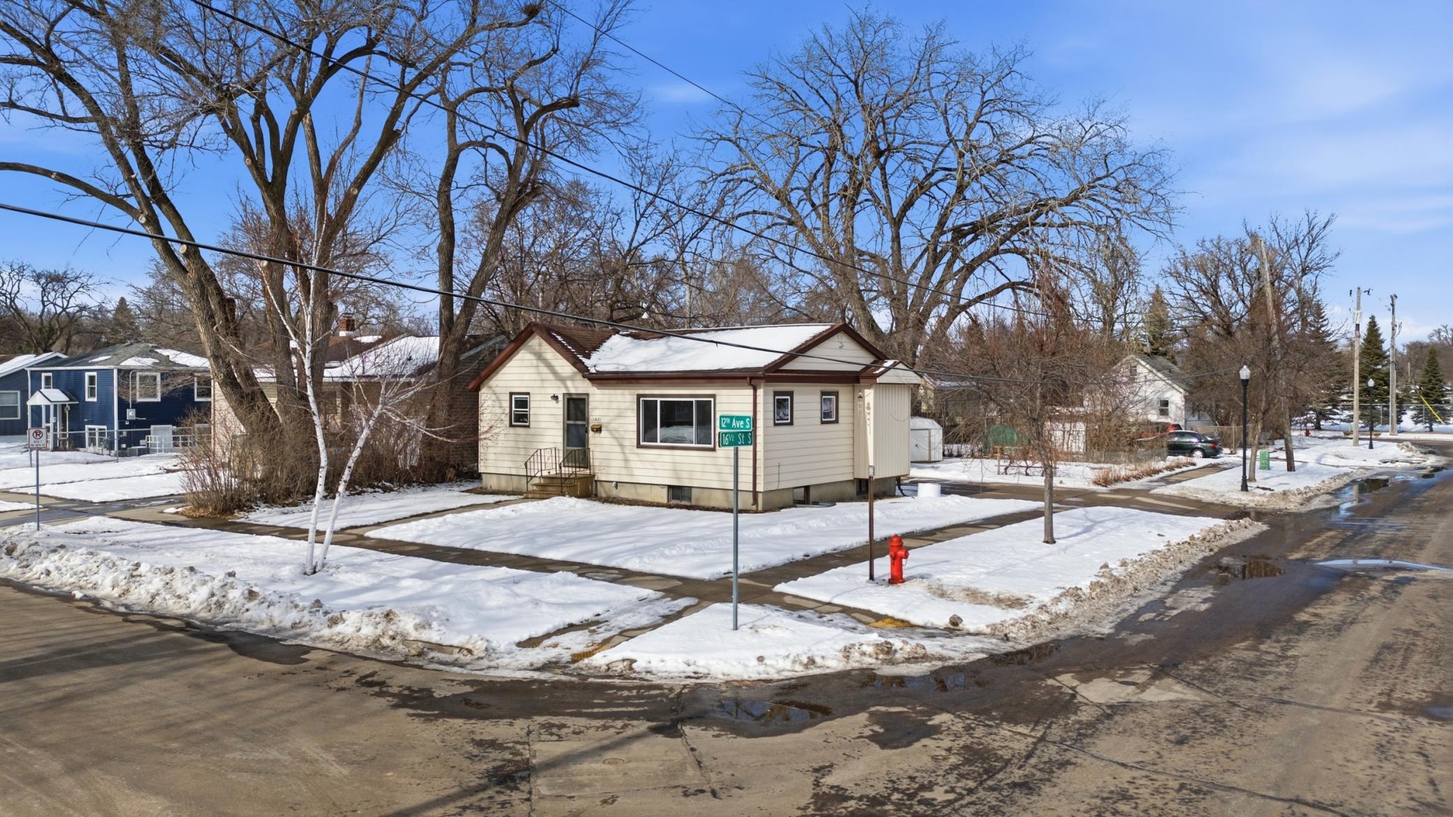 1946 single family home for sale at 1621 12th Avenue S in Fargo, ND — 3 bed, 2 bath (photo 20 of 32)