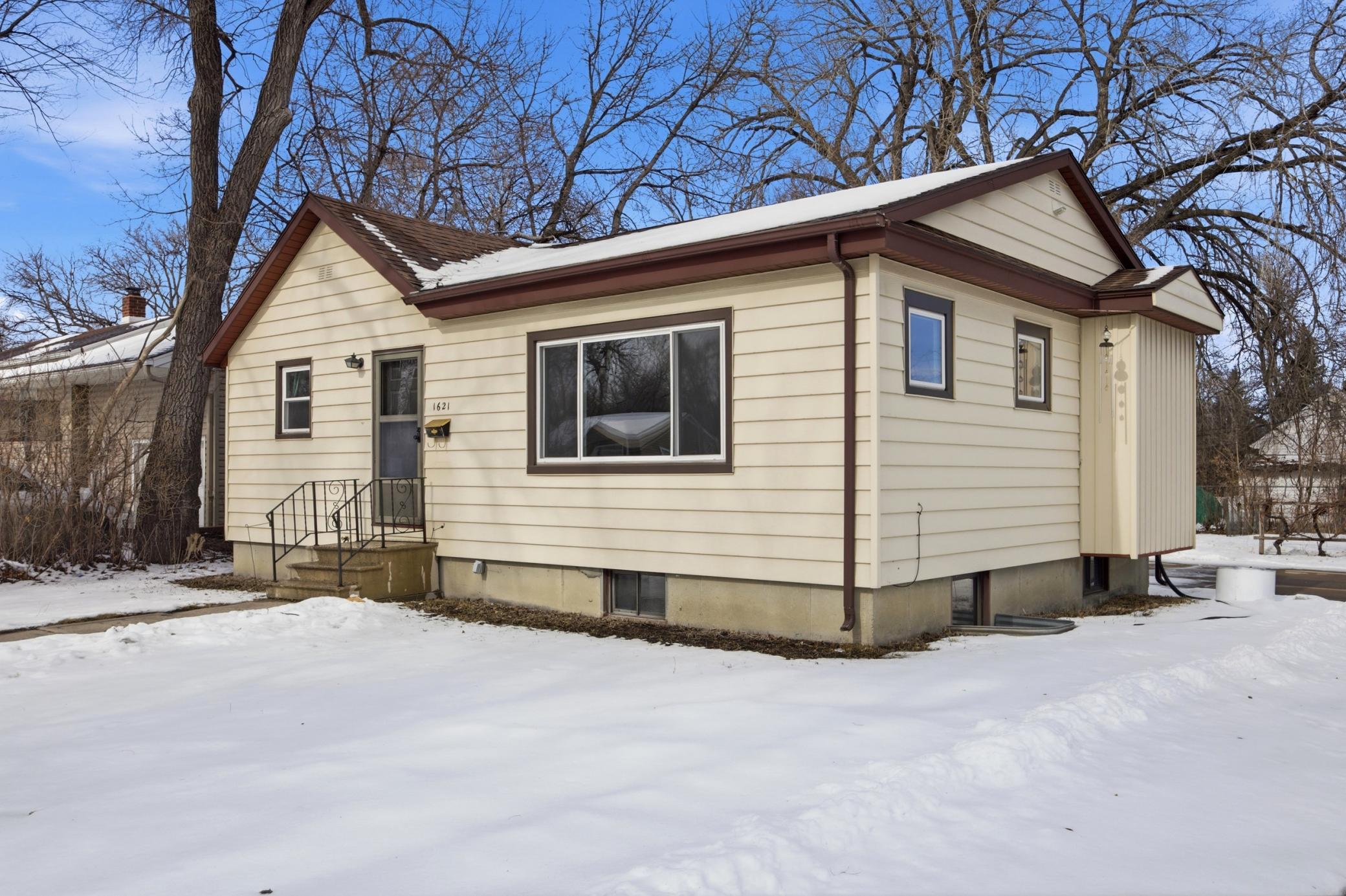 1946 single family home for sale at 1621 12th Avenue S in Fargo, ND — 3 bed, 2 bath (photo 21 of 32)