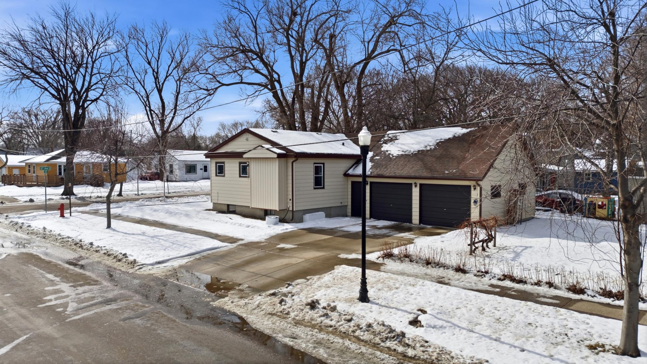 1946 single family home for sale at 1621 12th Avenue S in Fargo, ND — 3 bed, 2 bath (photo 22 of 32)