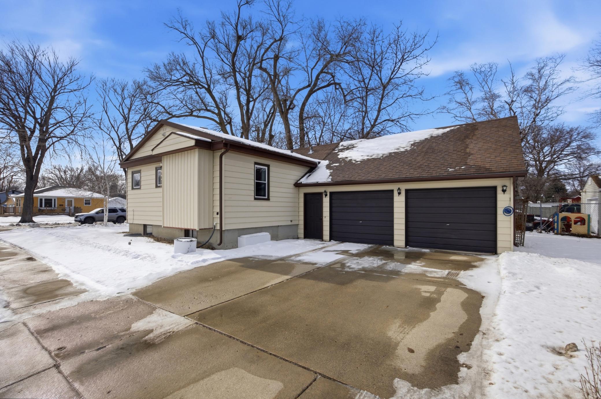 1946 single family home for sale at 1621 12th Avenue S in Fargo, ND — 3 bed, 2 bath (photo 23 of 32)