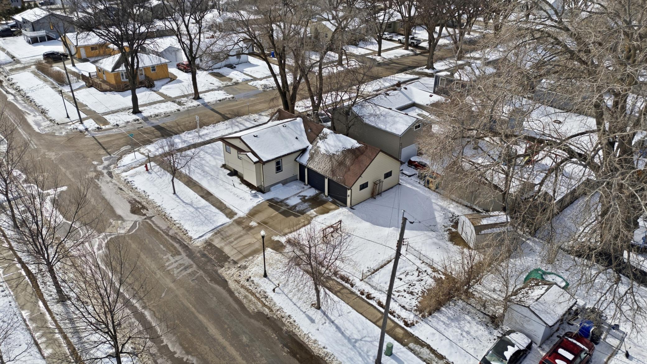 1946 single family home for sale at 1621 12th Avenue S in Fargo, ND — 3 bed, 2 bath (photo 24 of 32)