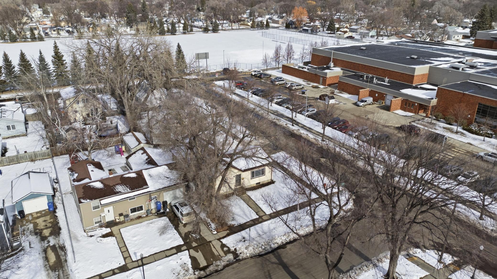 1946 single family home for sale at 1621 12th Avenue S in Fargo, ND — 3 bed, 2 bath (photo 26 of 32)