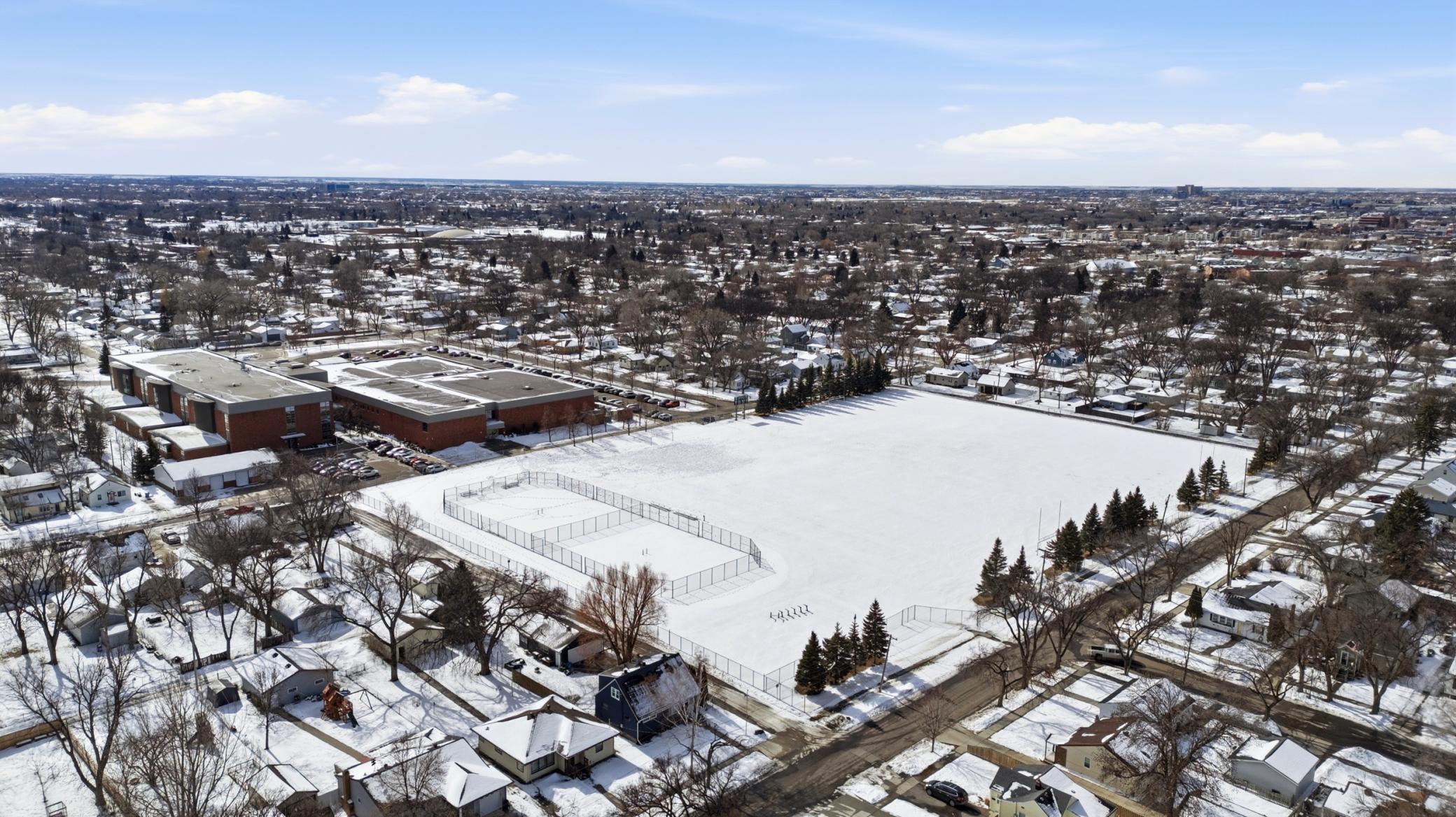 1946 single family home for sale at 1621 12th Avenue S in Fargo, ND — 3 bed, 2 bath (photo 29 of 32)