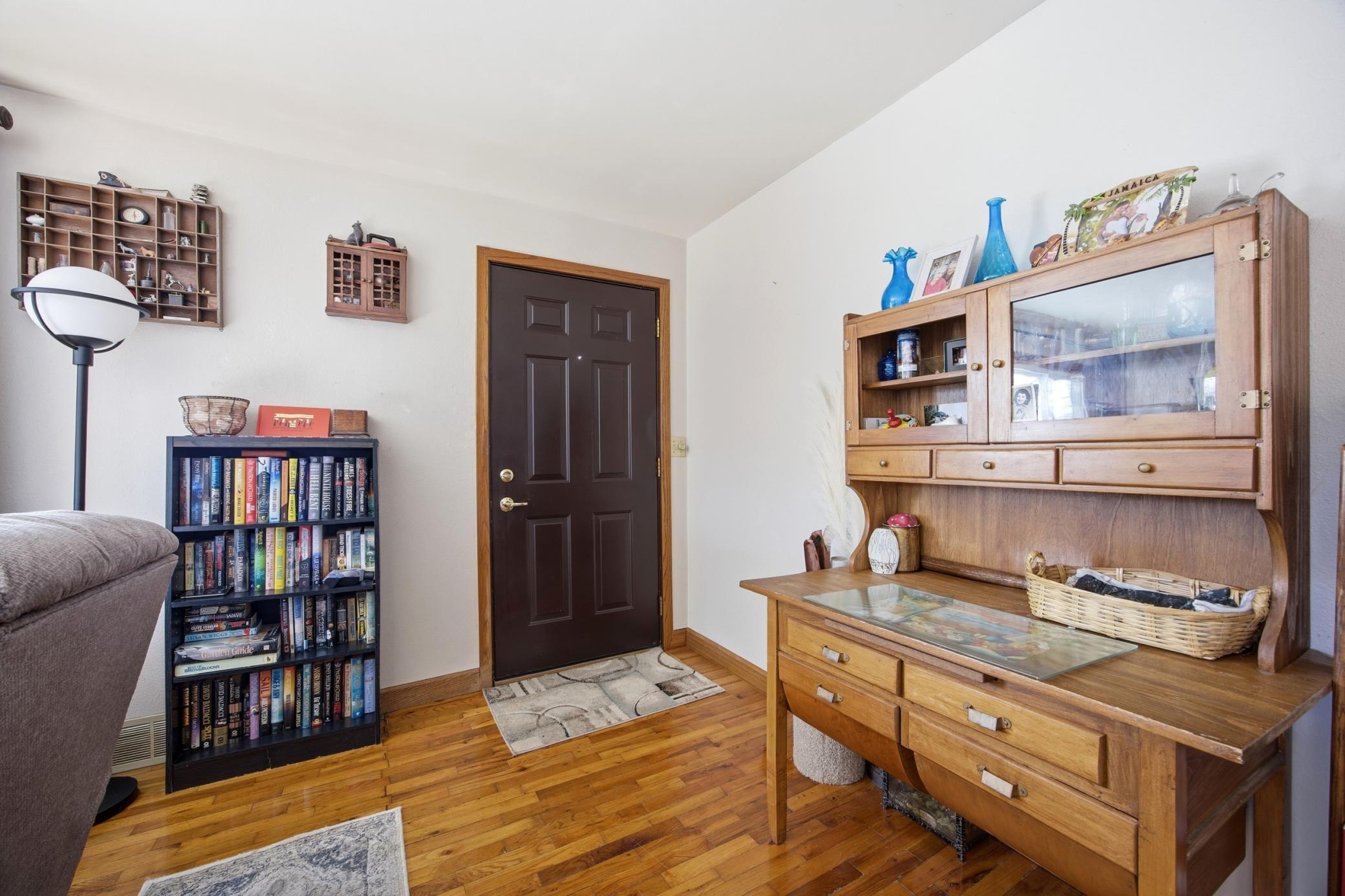 1946 single family home for sale at 1621 12th Avenue S in Fargo, ND — 3 bed, 2 bath (photo 5 of 32)