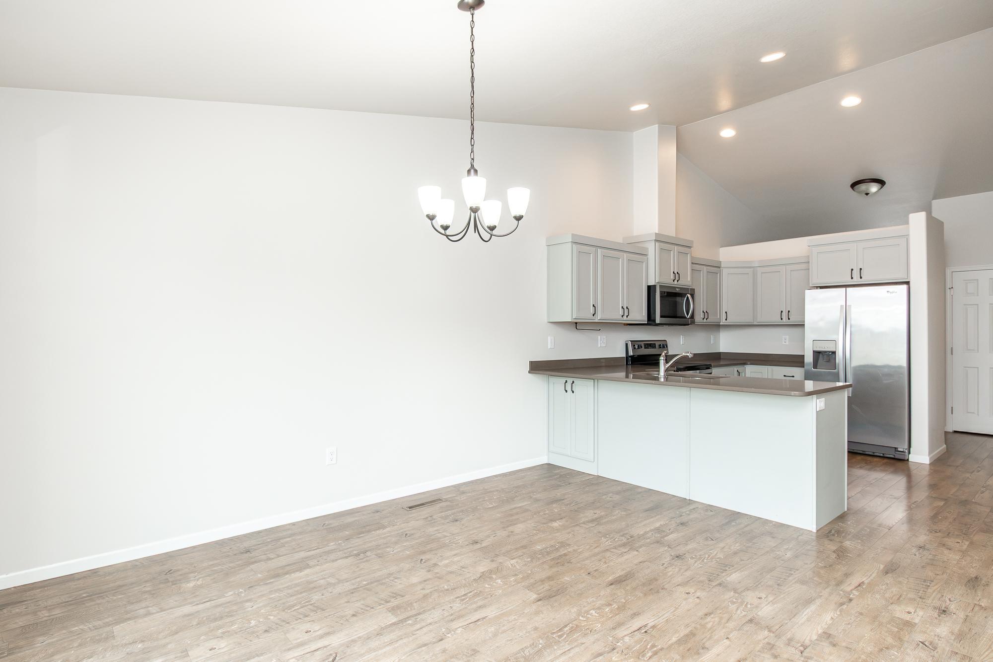 2016 twin home for sale at 5913 58th Avenue S in Fargo, ND — 4 bed, 2 bath (photo 12 of 49)