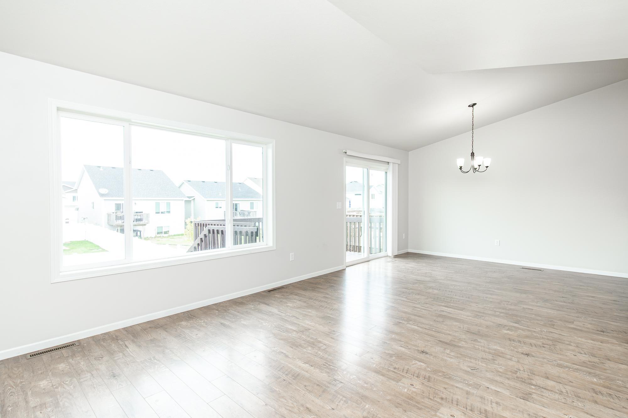 2016 twin home for sale at 5913 58th Avenue S in Fargo, ND — 4 bed, 2 bath (photo 14 of 49)