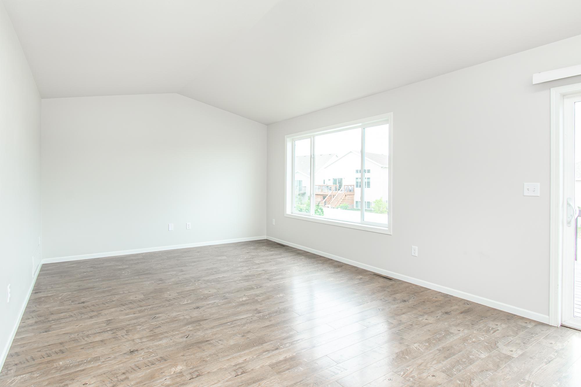 2016 twin home for sale at 5913 58th Avenue S in Fargo, ND — 4 bed, 2 bath (photo 16 of 49)